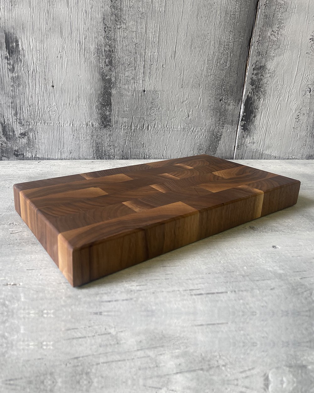 Walnut Chopping Block 16x9