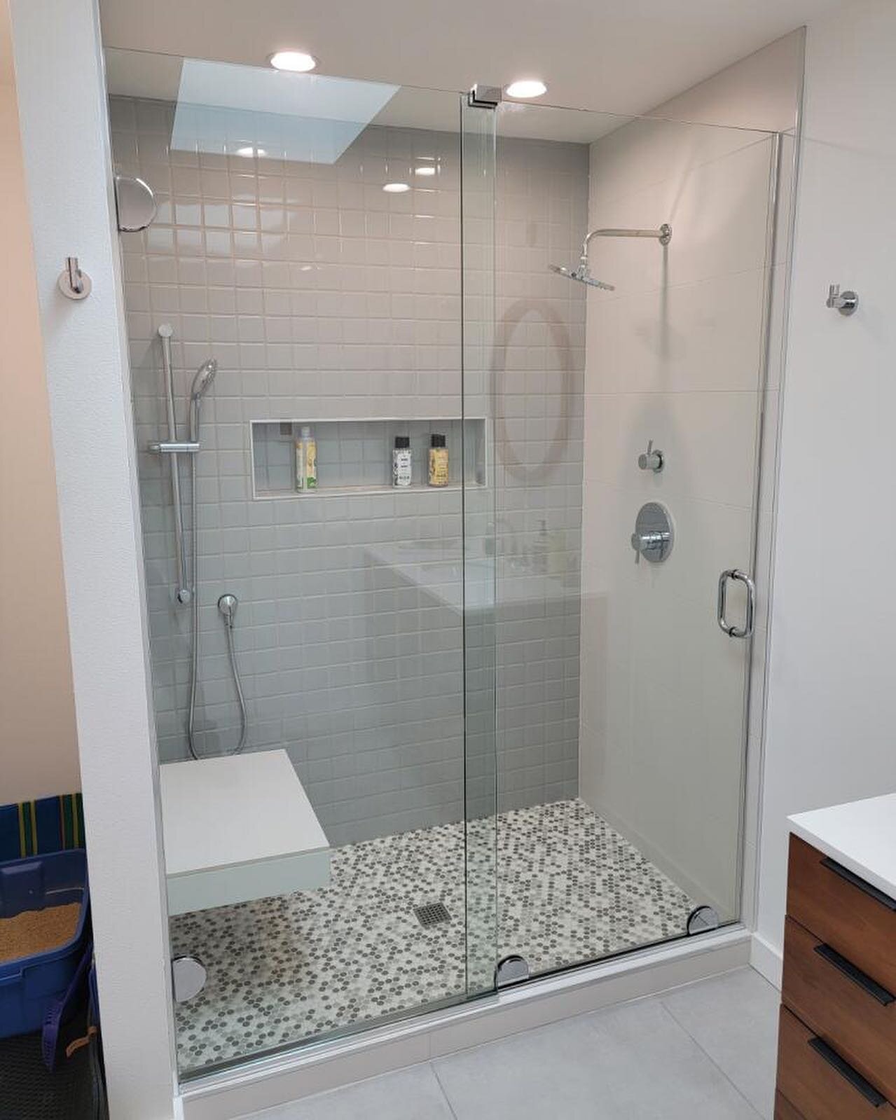 1/2&rdquo; Frameless Slider with Brushed Nickel Hardware installed by our technicians, Marcus and Eddie. 

#seattleshowers #seattleshower#seattleshowerdoors #framelessglassenclosure #framelessglassenclosures #showerenclosure #glassshowerenclosure #fr
