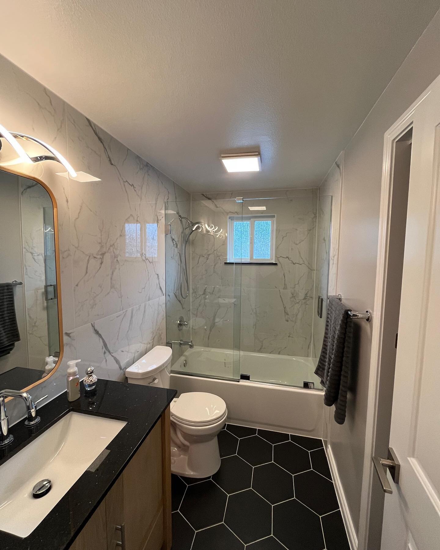 Frameless Slider on a tub shower enclosure. Installed by our technicians, Eddie and Marcus. 

#seattleshowers #seattleshower#seattleshowerdoors #framelessglassenclosure #framelessglassenclosures #showerenclosure #glassshowerenclosure #frameless #fram