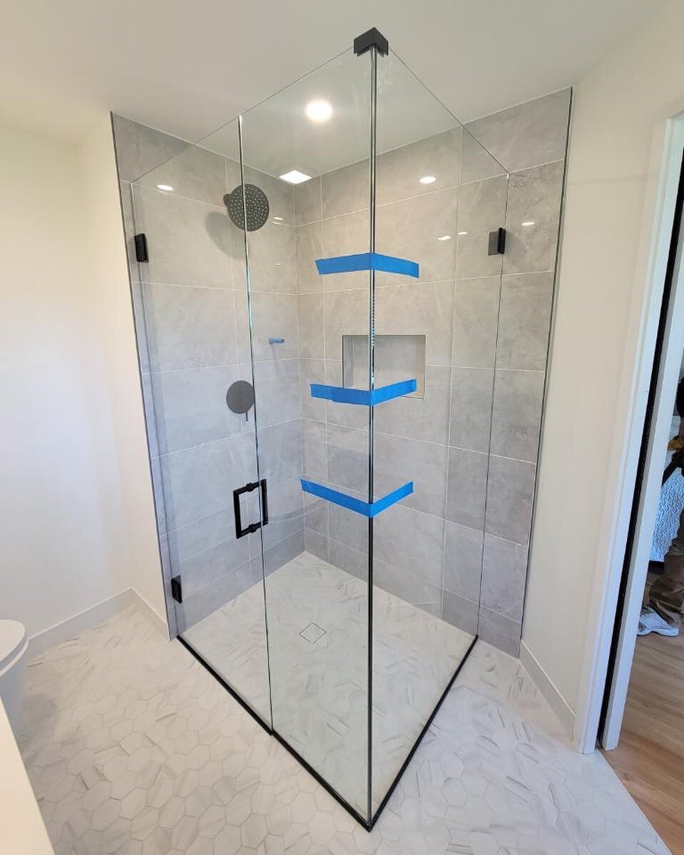 3/8 Enclosure installed by our technicians, Marcus and Ozzy.

#seattleshowers #seattleshower#seattleshowerdoors #framelessglassenclosure #framelessglassenclosures #showerenclosure #glassshowerenclosure #frameless #framelessdesign #showerdesign #showe