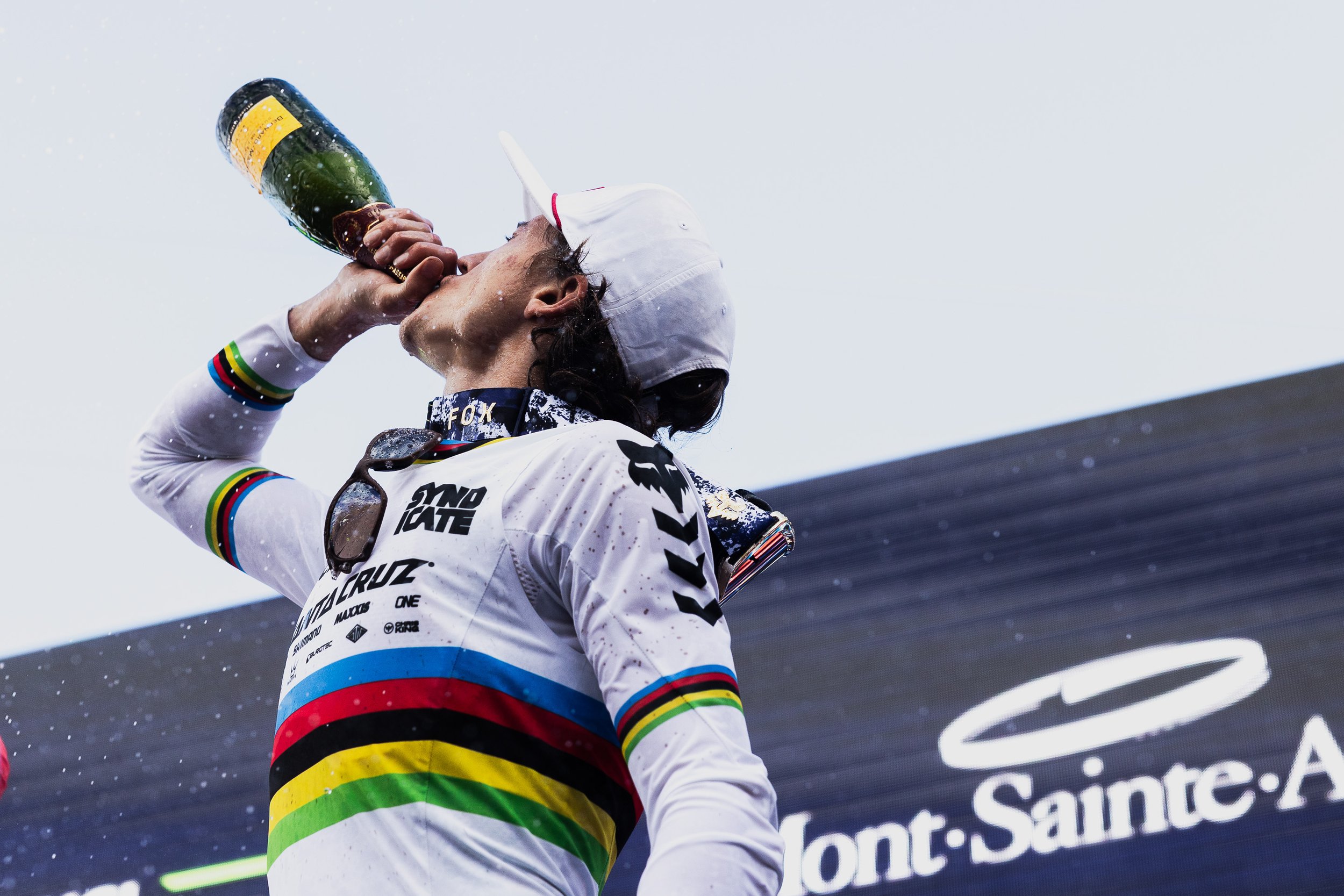 Jackson Goldstone wins uci elite downhill mountain bike overall world title, canada, red bull bike, search for milliseconds