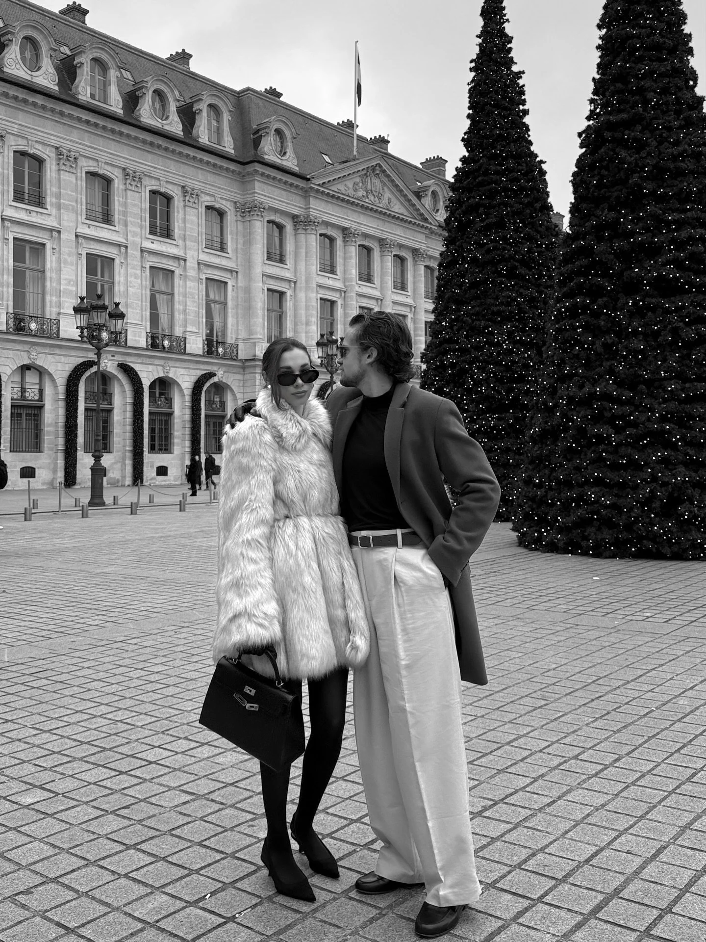 happy hols everyone 🖤