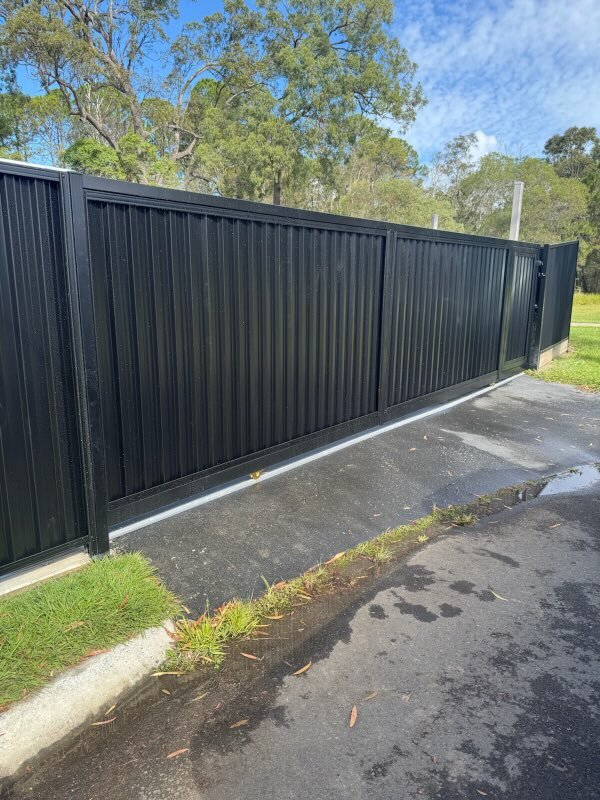 aluminium sliding gate brisbane north – custom driveway gate with pedestrian access