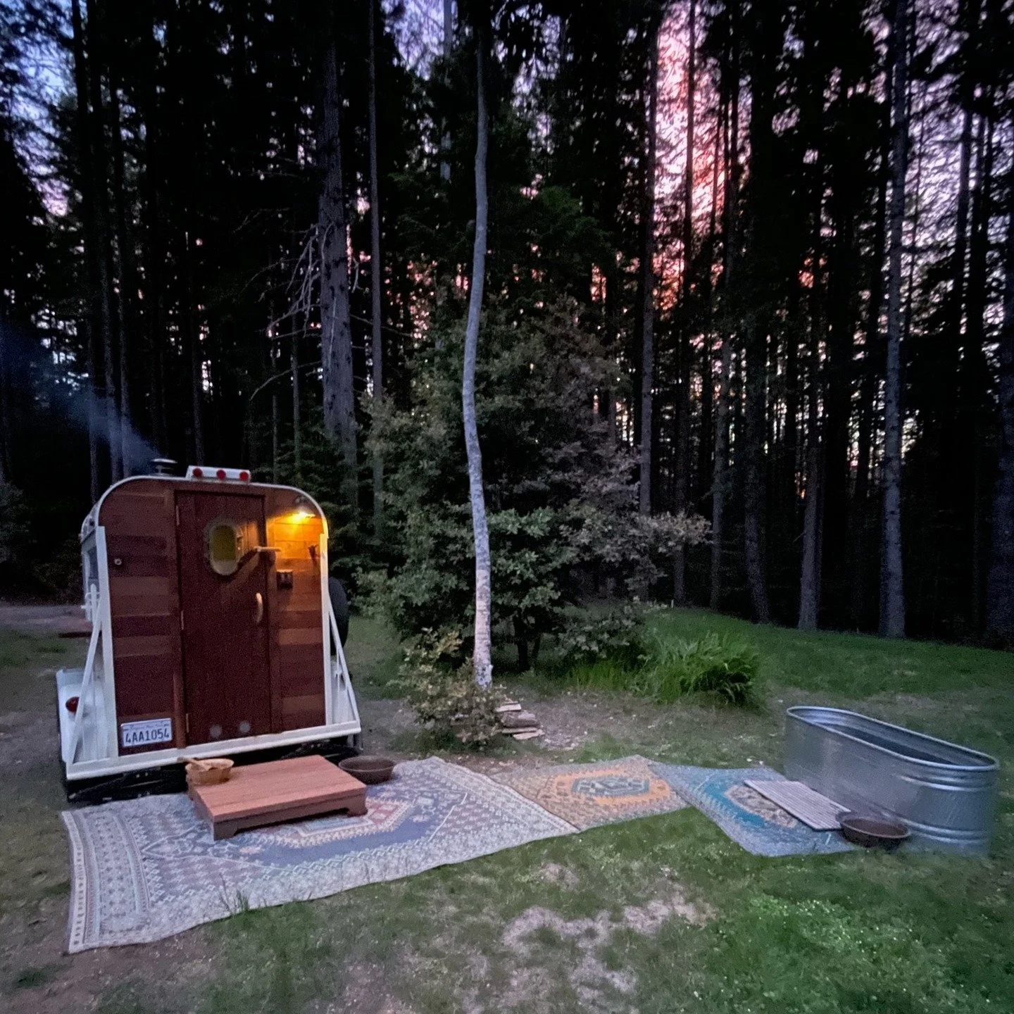Your next community sauna sessions will be at the very first venue the hosted our sauna when we started out. @heartwood_mendocino will always hold a special place in our hearts for sure. Here's a shot from our very first rental in 2022 when we were j