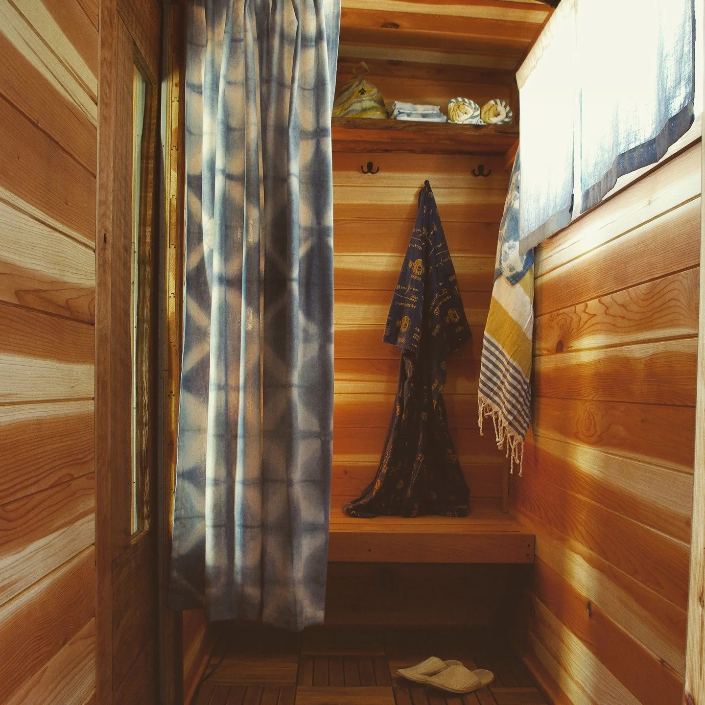 It's been a while since we've had community sessions available and we feel bad about that so we have decided to run the sauna TOMORROW at @heartwood_mendocino while we set up for some of this weekends event. Sessions at 12, 2, and 4. Reach out to boo