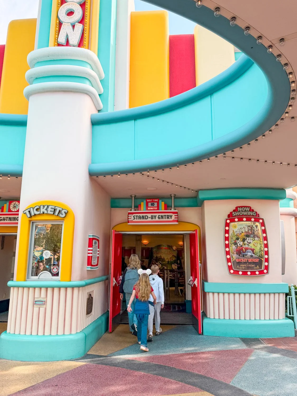 Ultimate Guide to Disneyland for First-Timers