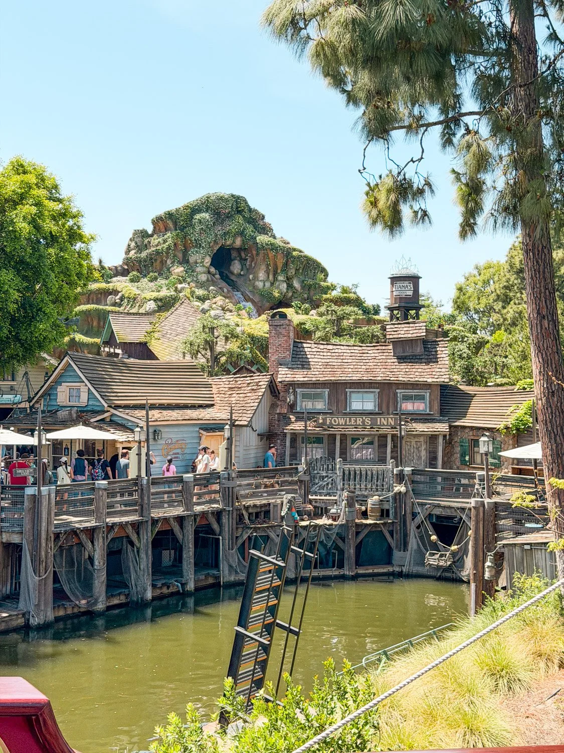 Ultimate Guide to Disneyland for First-Timers