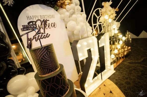 Turning a year older never looked this good. 🎈 Celebrate your next milestone in luxury at Lincoln of Toorak. 

📷 @sankadphotography 

#LincolnofToorak #21stBirthday #BirthdayParty #ArtDeco #BalloonArt #BalloonDecor #ArtDecoBirthday #MelbourneEventV