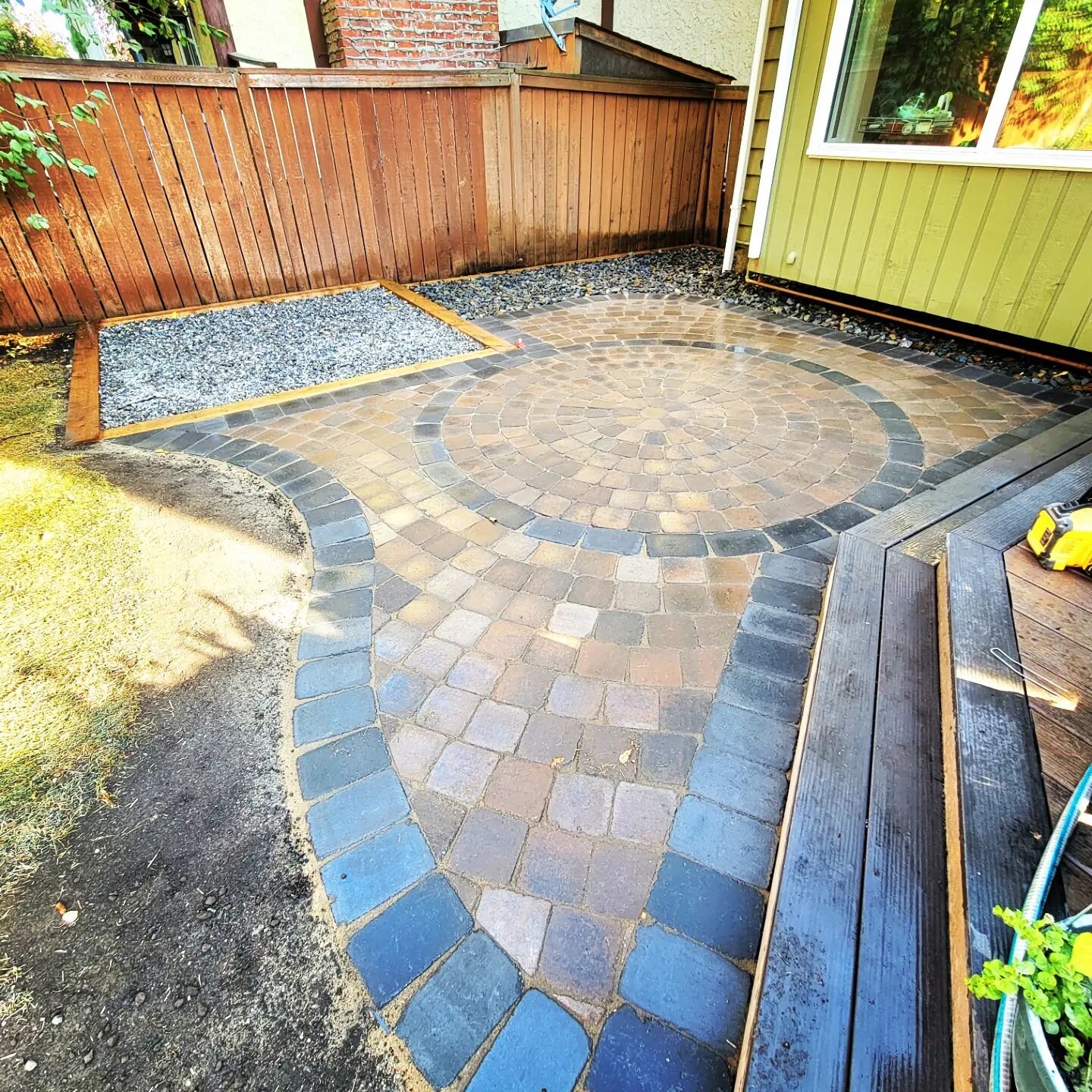 A little Roman circle kit patio with a charcoal soldier course to make it really pop!  Thanks to our friends from @cherrytree.construction for the project.
 
We also did a box for a soon to be green house, and to top it all off Creston valley 40mm as