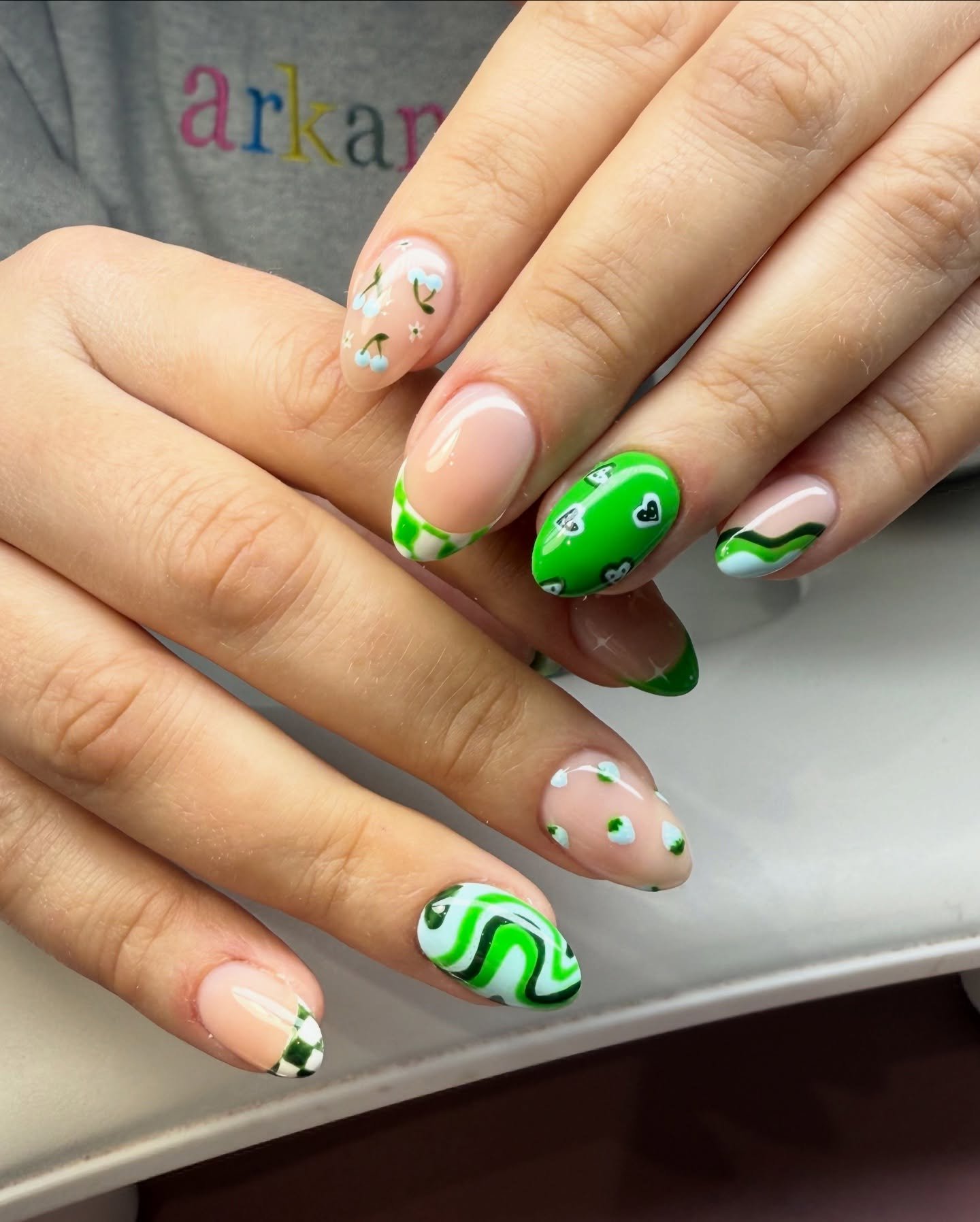 Mixed media mani ❇️🏁💚
Done by Nazy 💅

#denvernails #denvernailtech #denvernailsalon #lakewoodnails #russianmanicuredenver