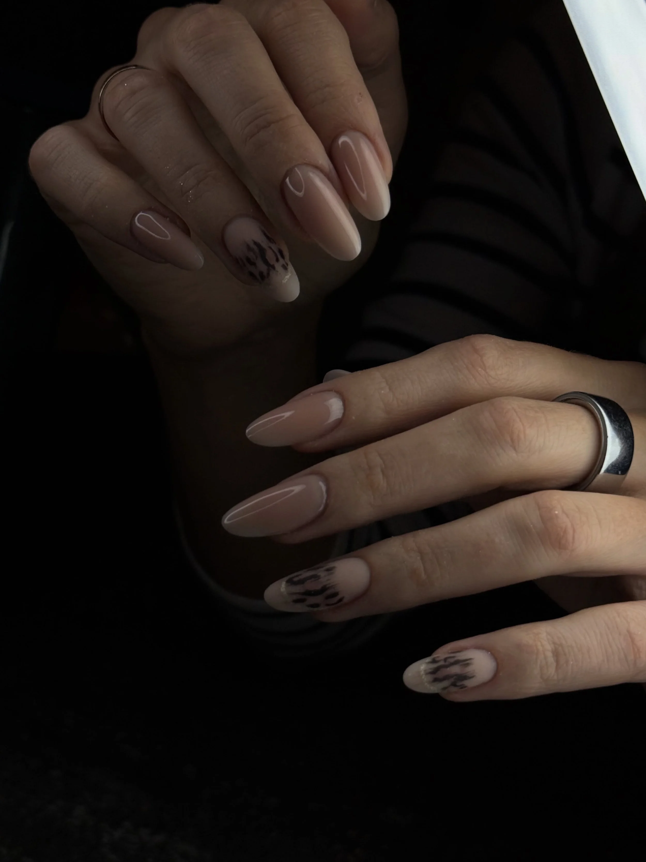 Spice up your next mani with a moody abstract design like this set done by Lina 💅❣️
&bull;
#russianmanicuredenver #denvernailsalon #denvernailtech #denvernailartist #denvernails