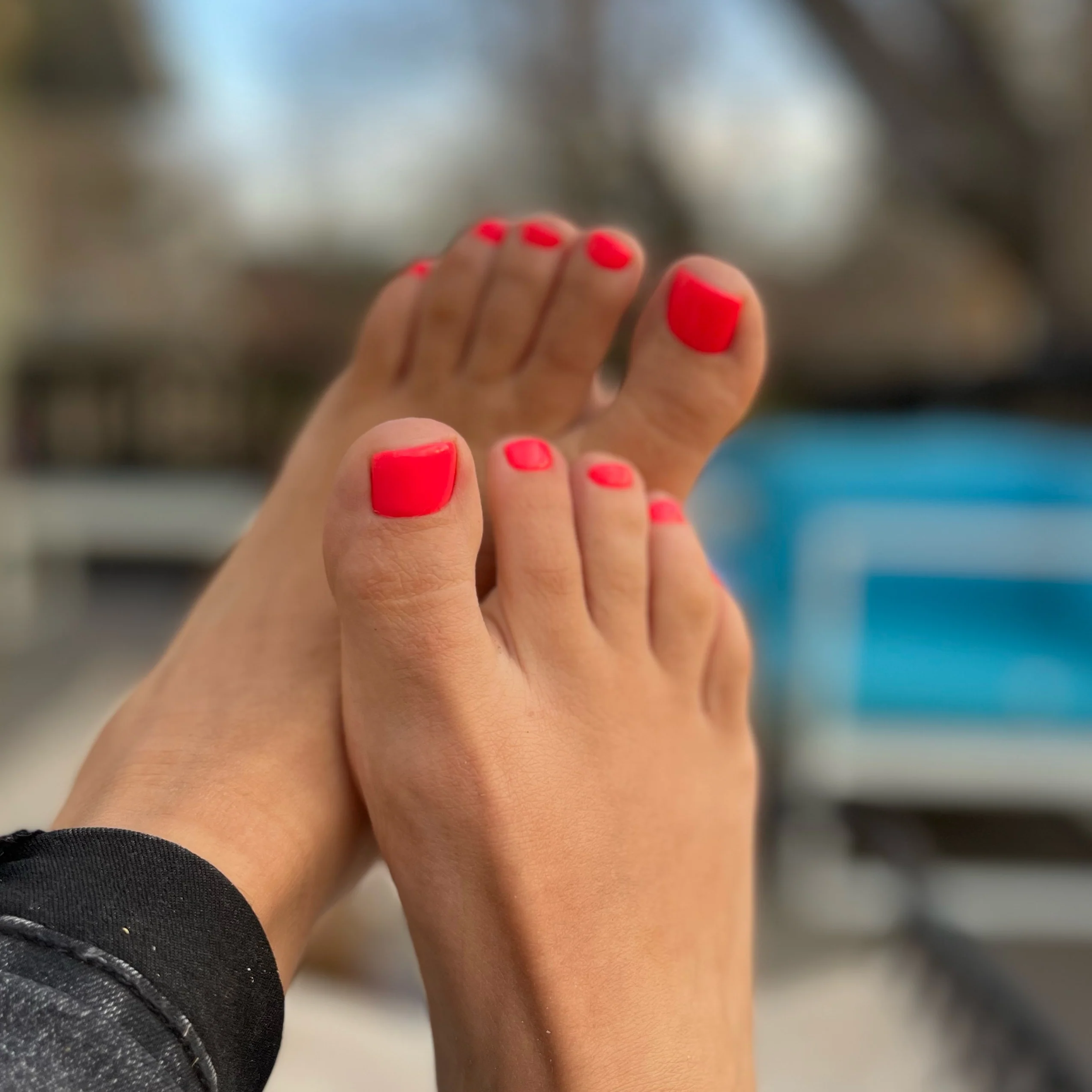 What Is a Dry Pedicure? Why We Never Use a Foot Bath