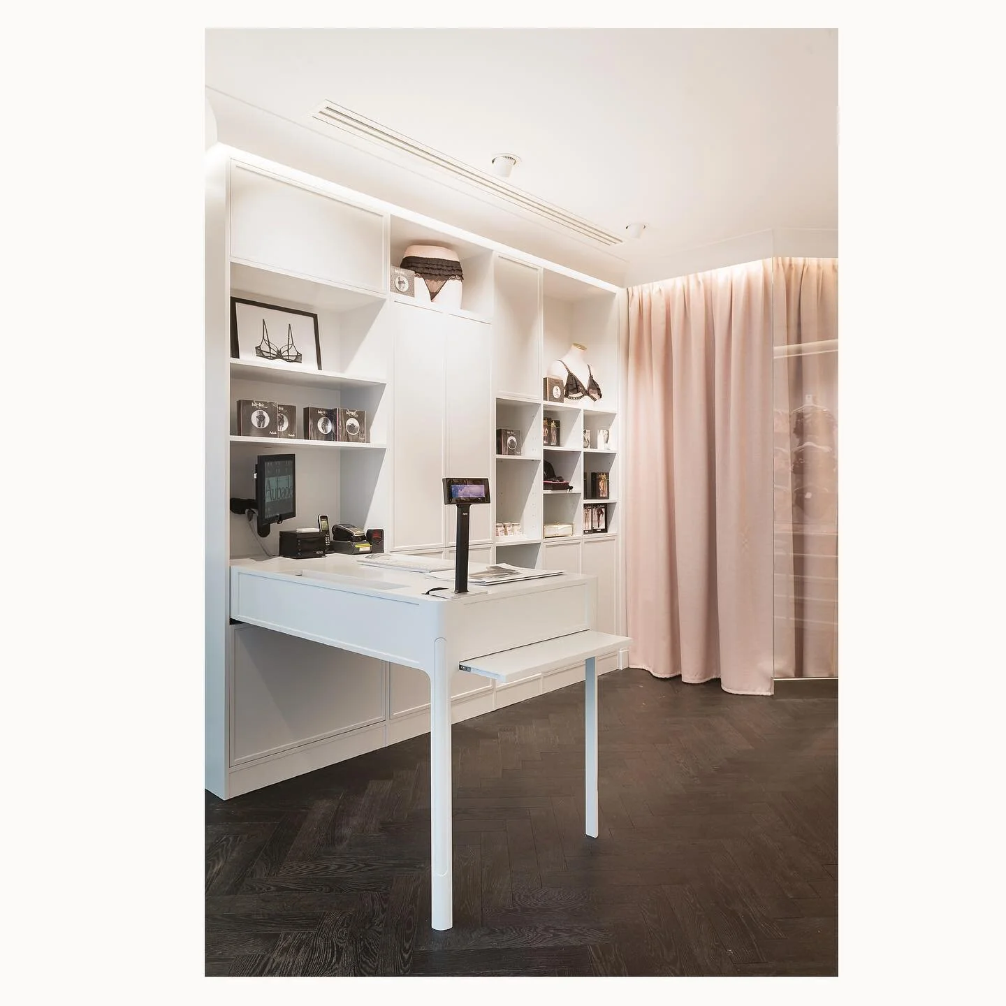 Lingerie shop design
.
.
.
#stucture #interiordesign #engineering #design #inspiration #trending #furnitureillustration #furnituredrawing #furniture #interiorillustration#retail #retaildesign #storedesign #shopfitting #shopdesign #retailspace #interi