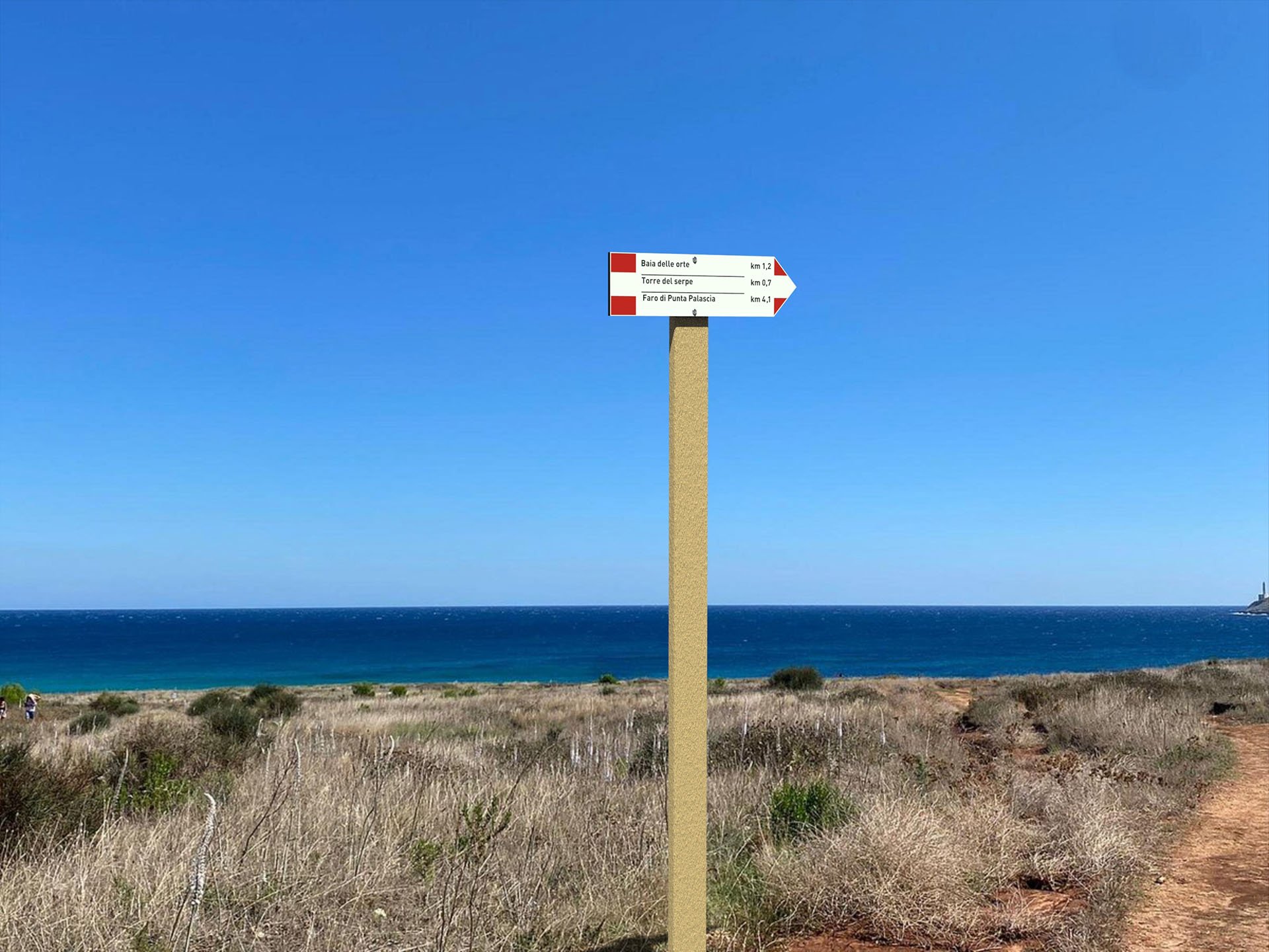 Palo in WPC effetto legno per sentieristica su un sentiero roccioso vicino al mare