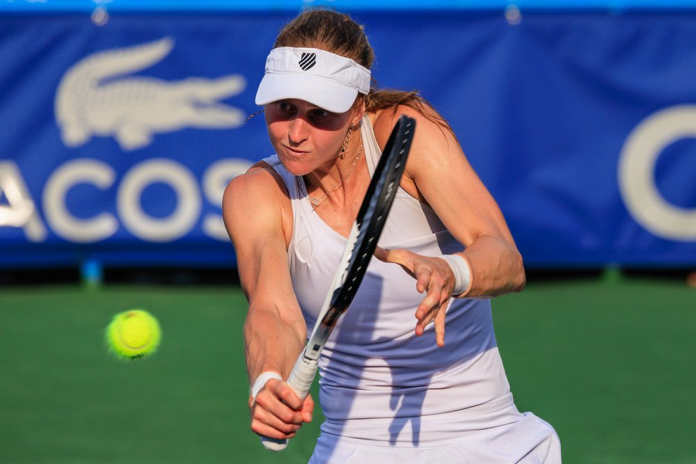 Liudmila Samsonova playing at the Washington Open semifinal on A
