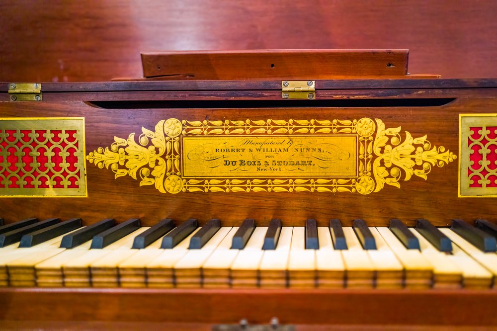 Piano, Decatur House