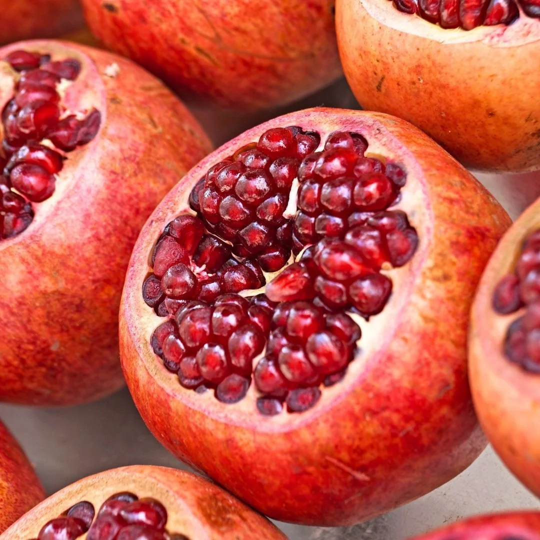 "Petits conseils et astuces du mois : La Grenade"

Vous en avez surement d&eacute;j&agrave; vu ou go&ucirc;t&eacute; mais connaissez vous ses bienfaits? 

L&rsquo;hiver arrive, la lumi&egrave;re se fait plus rare et les nuits plus longues. 