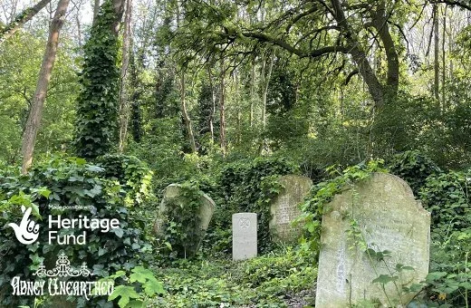 War Graves tour with Abney Unearthed