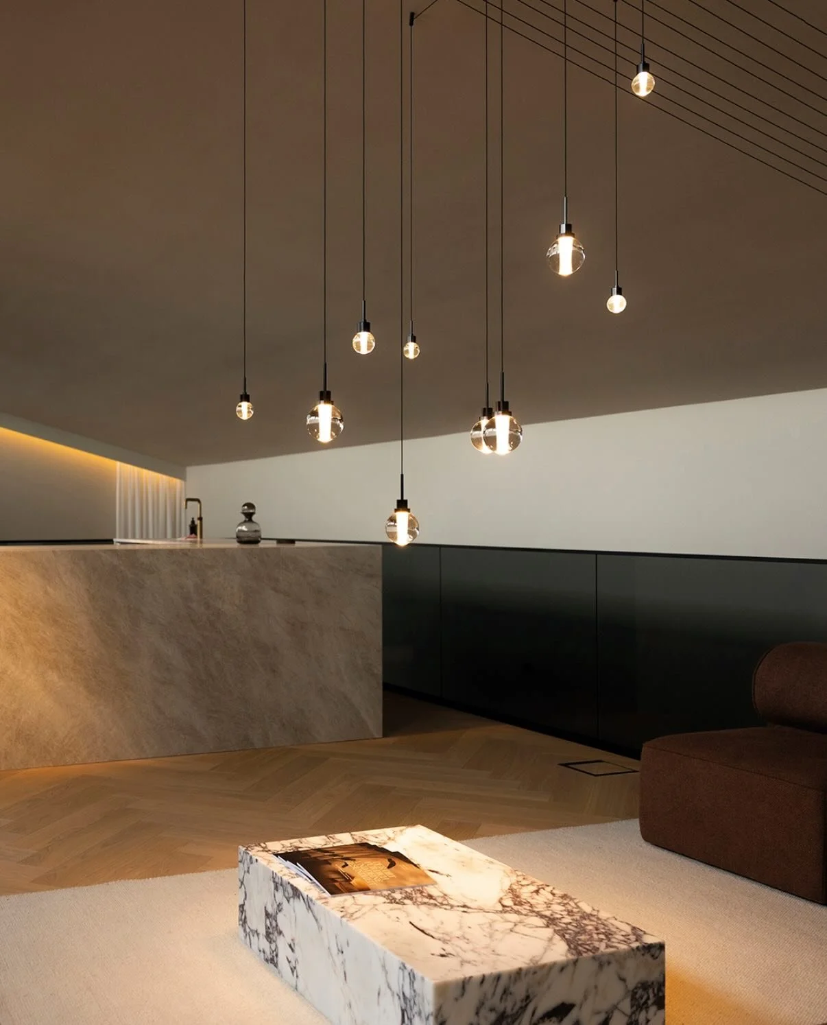 Oplev Alaska fra Arkos Light 🌌

Lad dig inspirere af den r&aring; og betagende sk&oslash;nhed fra Alaska &ndash; hvor naturens kr&aelig;fter m&oslash;der ro og stilhed. Med Alaska fra Arkos Light bringer vi den unikke stemning ind i dit rum: k&oslas