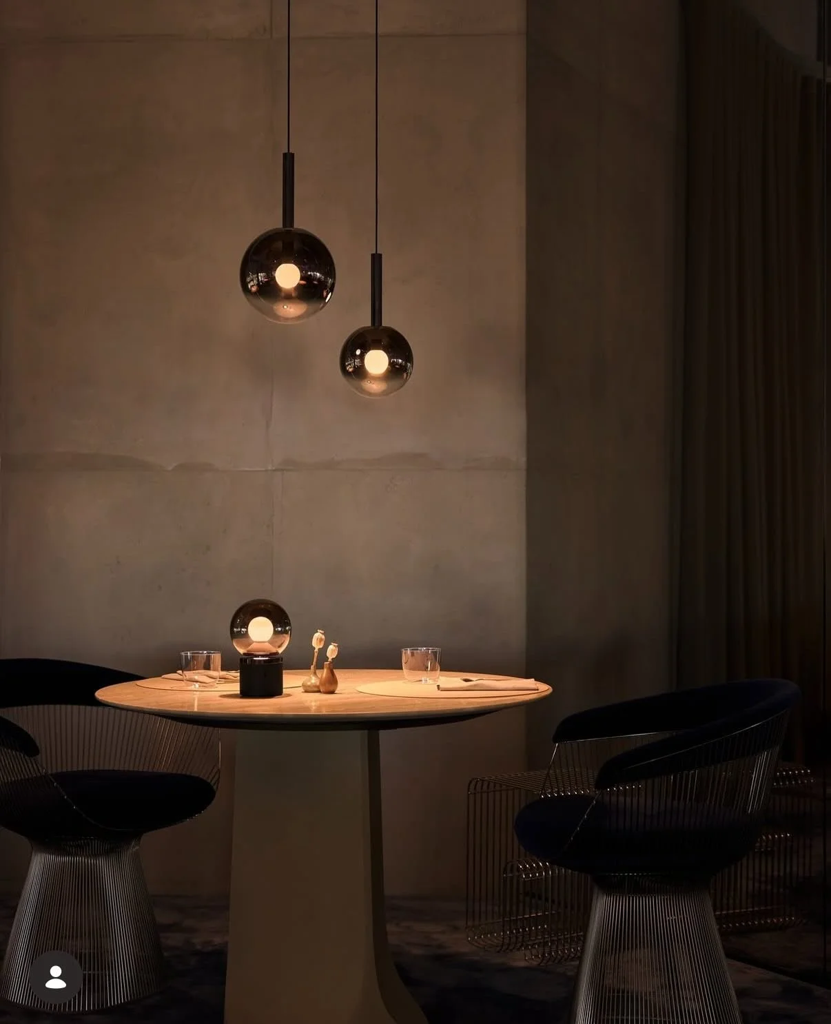 ✨ Oplev den elegante Occhio Luna Sospeso &ndash; en pendel, der forener design, innovation og sanselig belysning i absolut s&aelig;rklasse. ✨

Luna Sospeso-pendler skaber den helt rette stemning. Sv&aelig;vende over bordet giver de en atmosf&aelig;ri