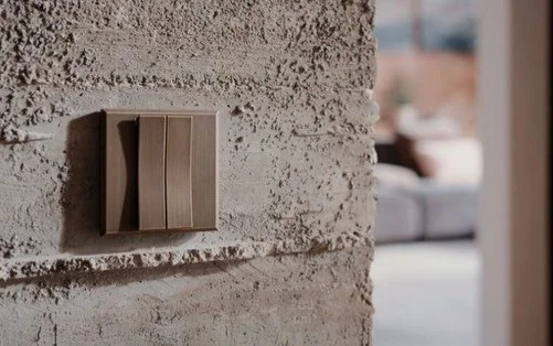 ✨ ERA &ndash; en unik kombination af funktionalitet og &aelig;stetik

De sofistikerede overflader reflekterer lyset i tusind nuancer ✨ og forvandler hver eneste interaktion til en helt s&aelig;rlig oplevelse.

#Ekinex  #lysdesign #martensdesigngroup 