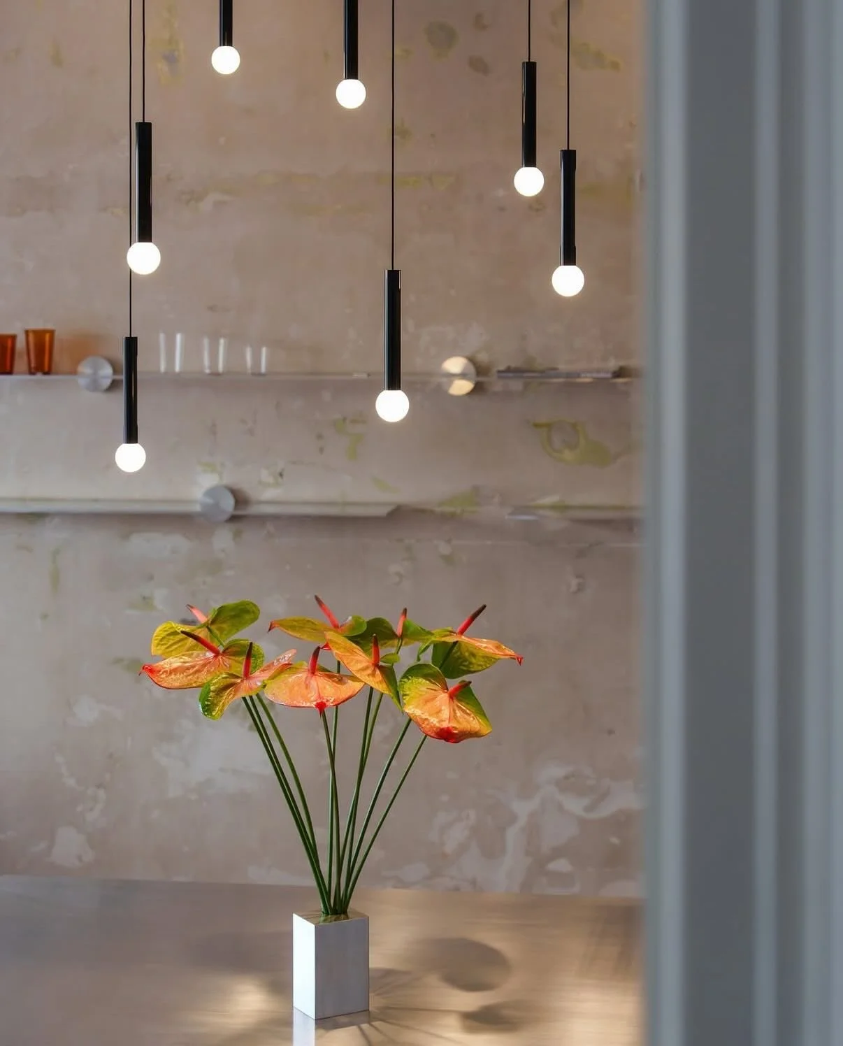 ✨ Et blikfang ud over det s&aelig;dvanlige ✨

Coro Moon fra Occhio Lighting &ndash; en lampe, der kombinerer moderne design med imponerende fleksibilitet.

Med sit elegante og lette udtryk spreder den et bl&oslash;dt, stemningsfuldt lys, der giver di
