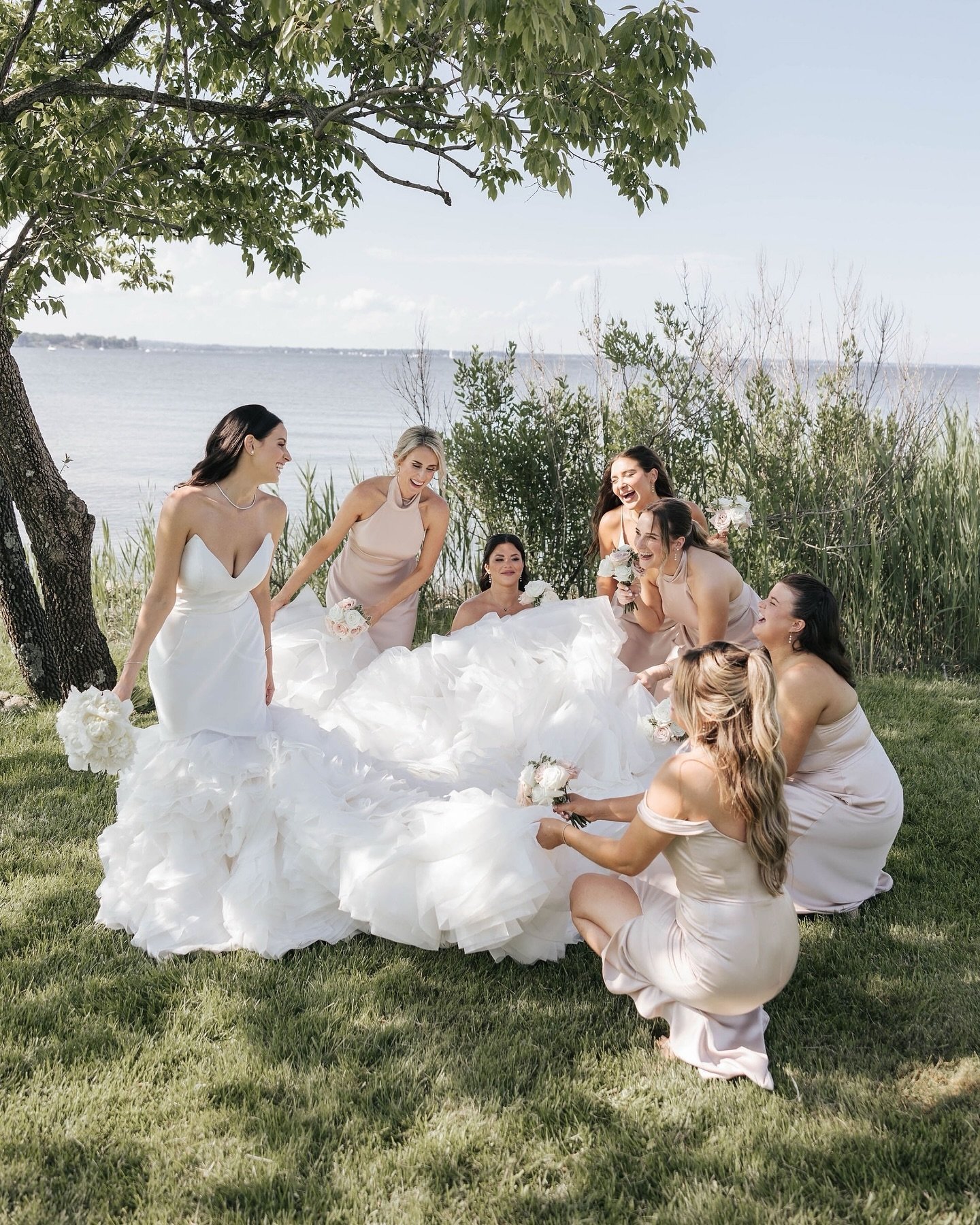 Lauren + Justin Part Two : More from their dreamy waterfront wedding day ✨😍

Venue:&nbsp;@herringtononthebay 
Florist:&nbsp;@floretandvine 
Hair &amp; Makeup:&nbsp;@mab.artistry 
DJ:&nbsp;@dj_mova 
Saxaphone:&nbsp;@sax_beast  Ceremony Music:&nbsp;@a