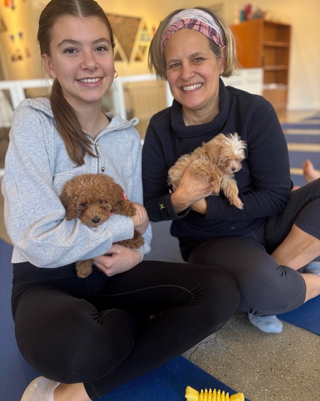 Puppies &amp; yoga with my not-so-little babe&hellip; the perfect way to start a Sunday. 🐶