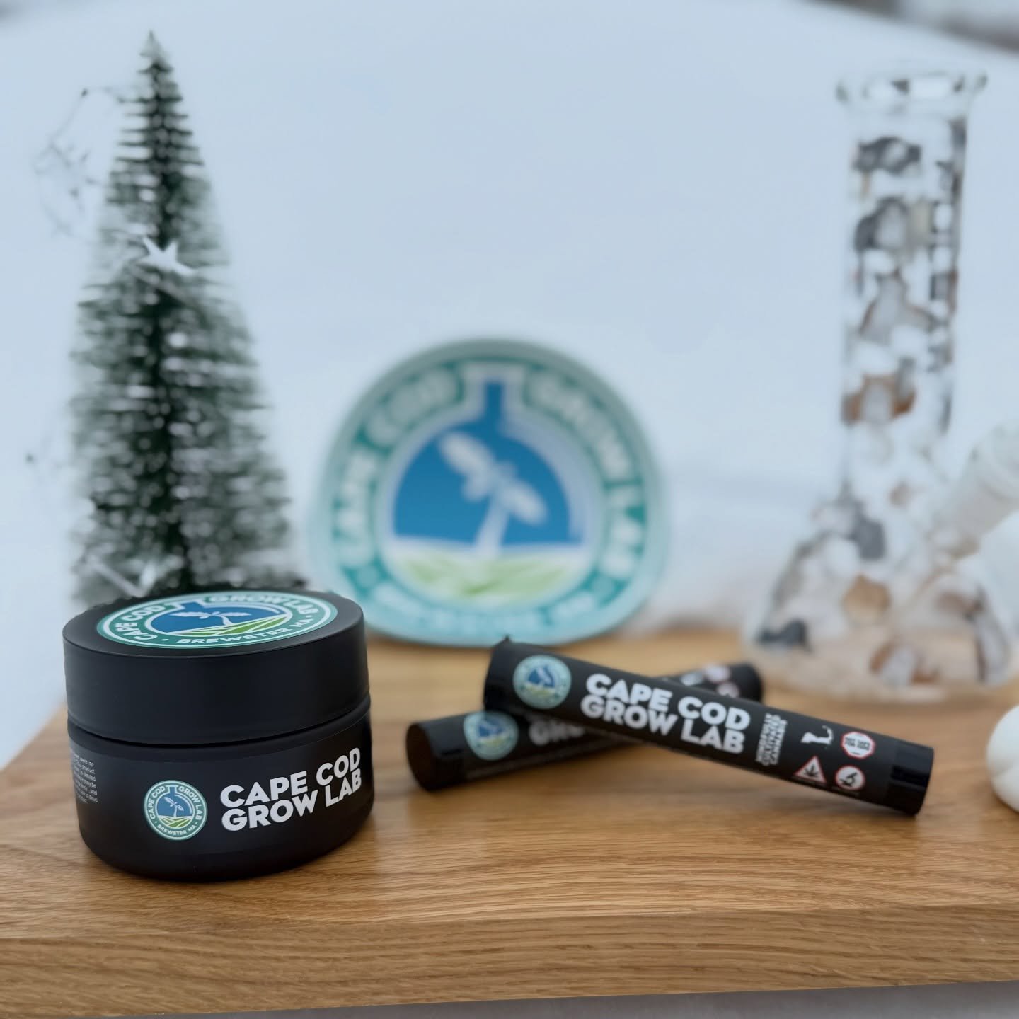 There is SNOW place I&rsquo;d rather be than curled up with my #&Ccedil;apeCodGrowLab 🔥 Now @ Enlite Northampton! 
.
.
.
This post is ONLY for educational purposes. No products for sale on social media. Please consume responsibly. There may be healt