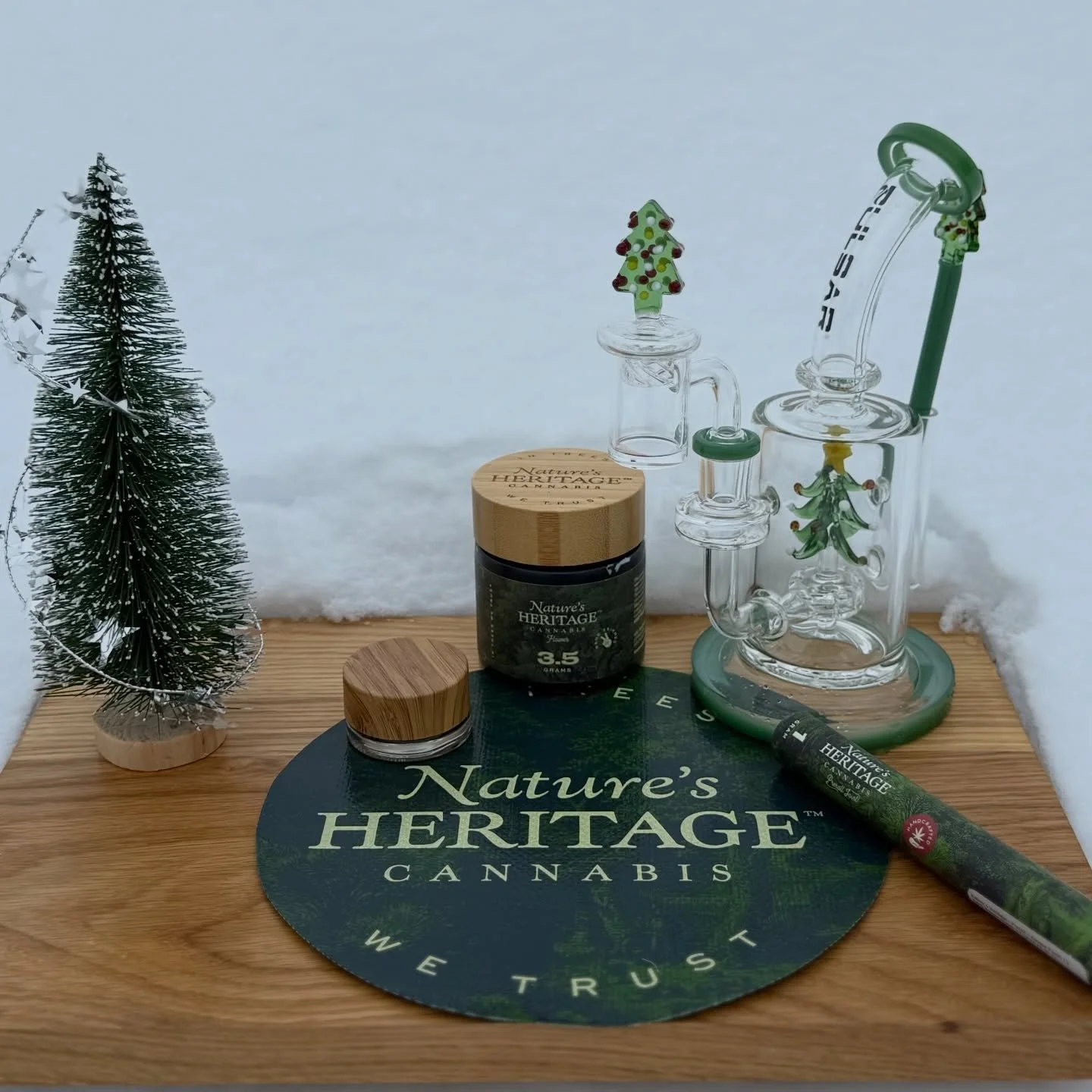 SNOW POLL: where do you enjoy your 🍃 in the winter? Are you an SEASONAL OUTSIDE SHMOKER or a COZY ON THE COUCH vibe? 🤨