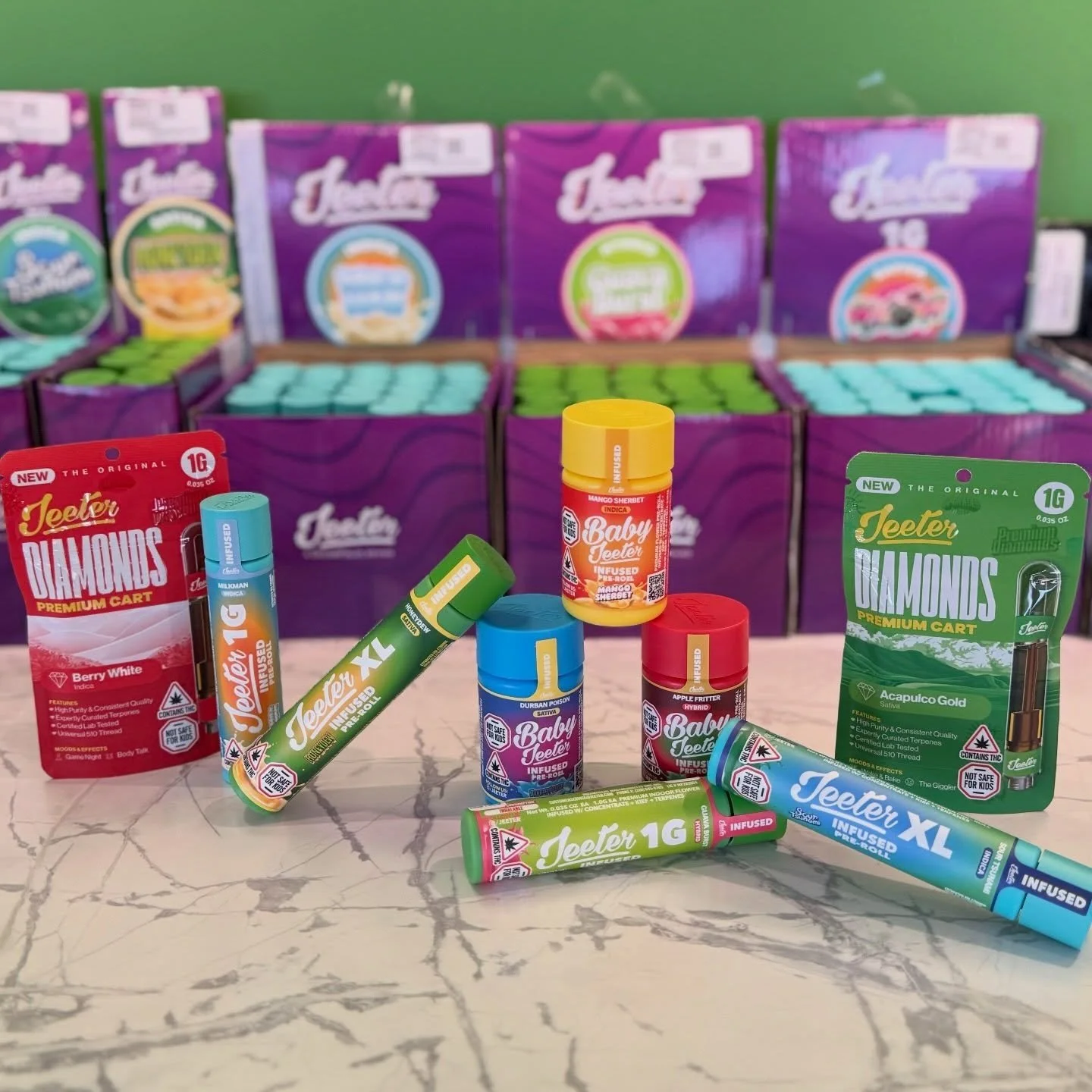 Ready for the weekend with @jeeter 🍃💨
.
.
This post is ONLY for educational purposes. No products for sale on social media. Please consume responsibly. There may be health risks associated with consumption of this. For use only by adults 21 years o