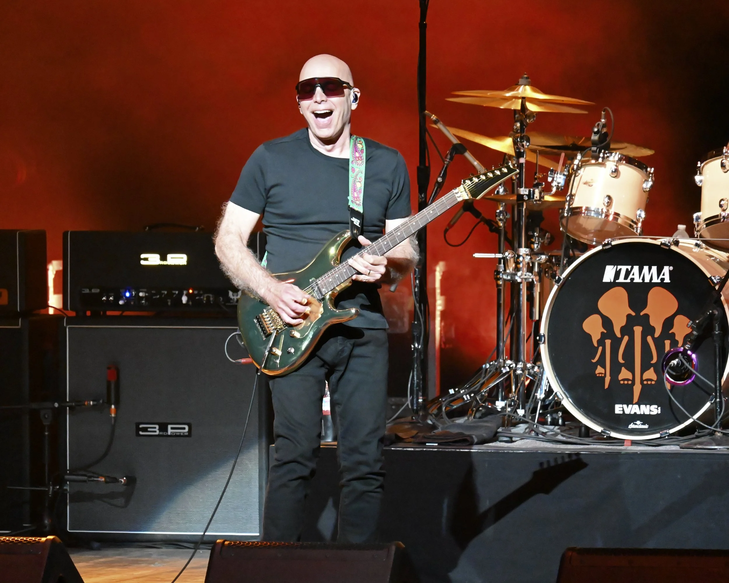 Joe Satriani 2 by Kim Reed.JPG