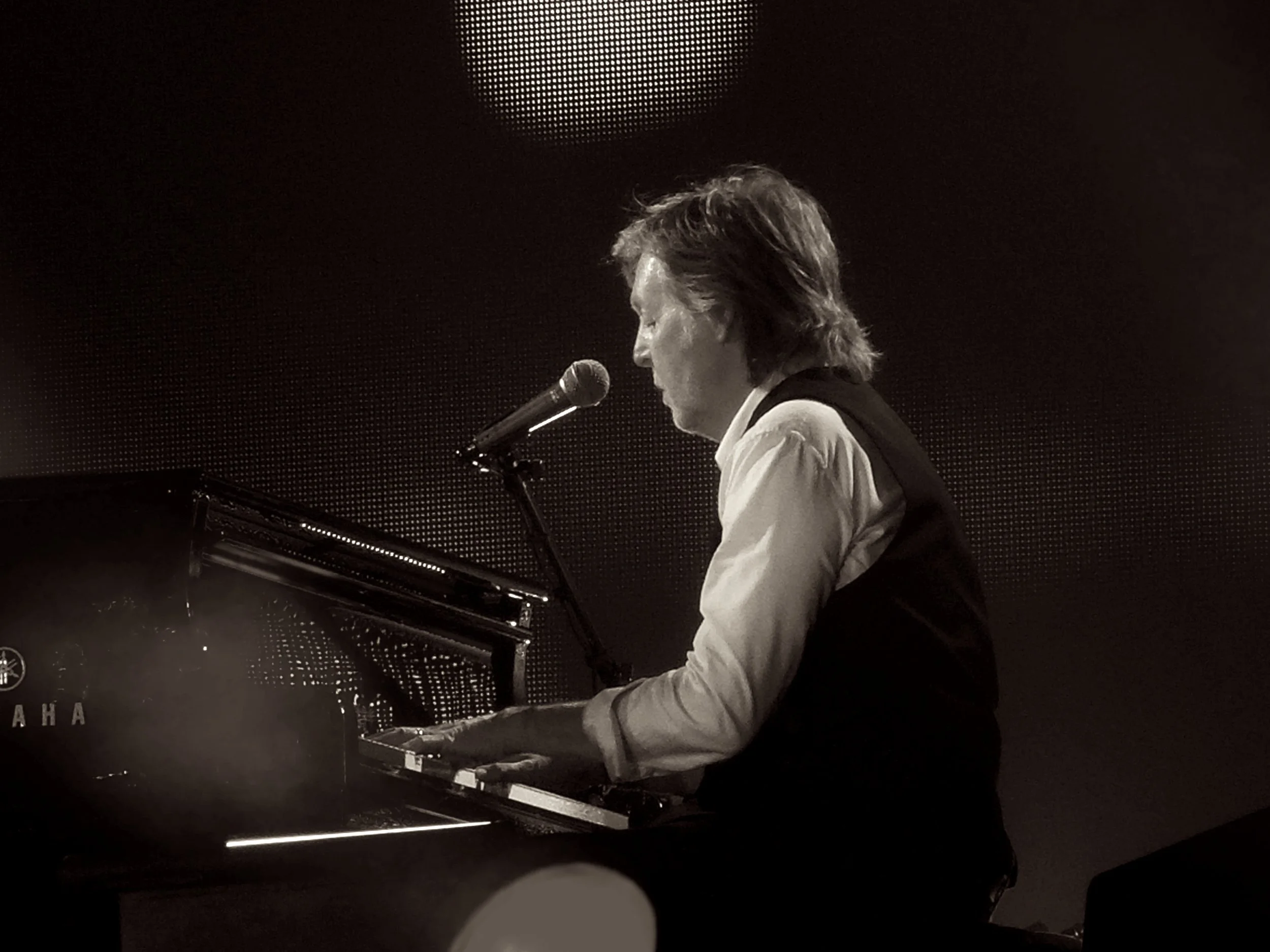 Paul McCartney bw keyboards.jpeg