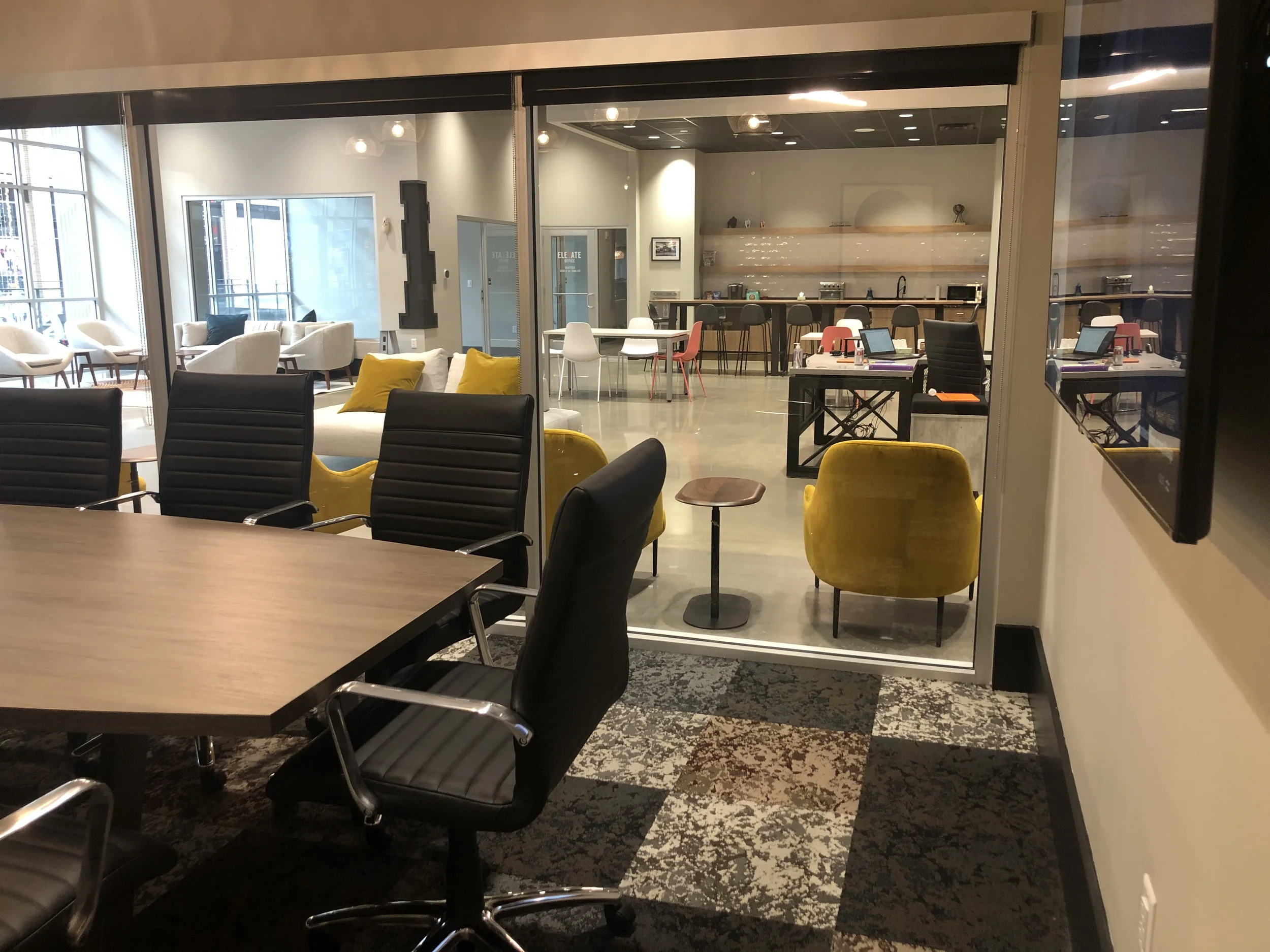liberty_center_conference_room_coworking.webp