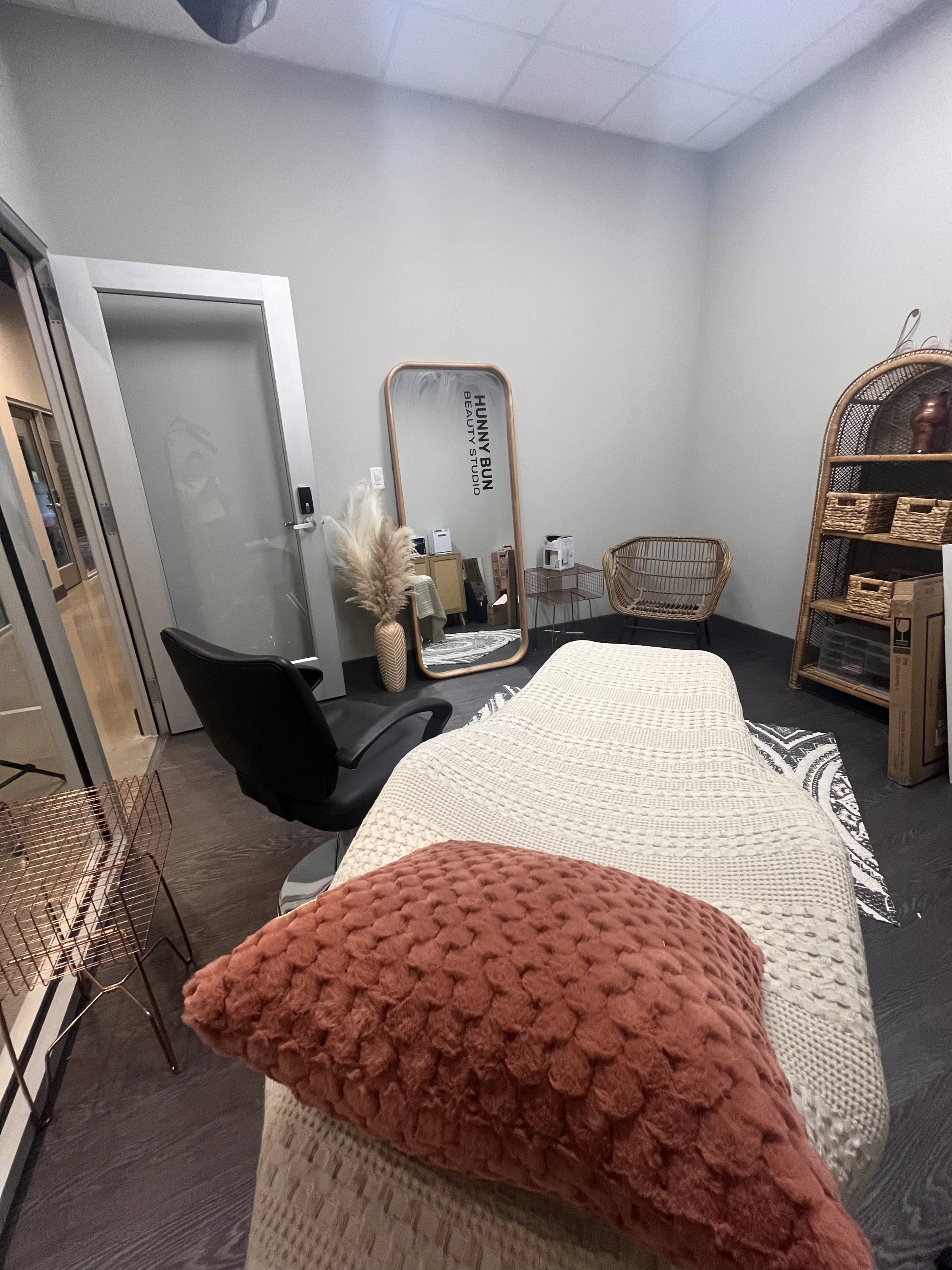 salon-suite-rental-liberty-center.webp