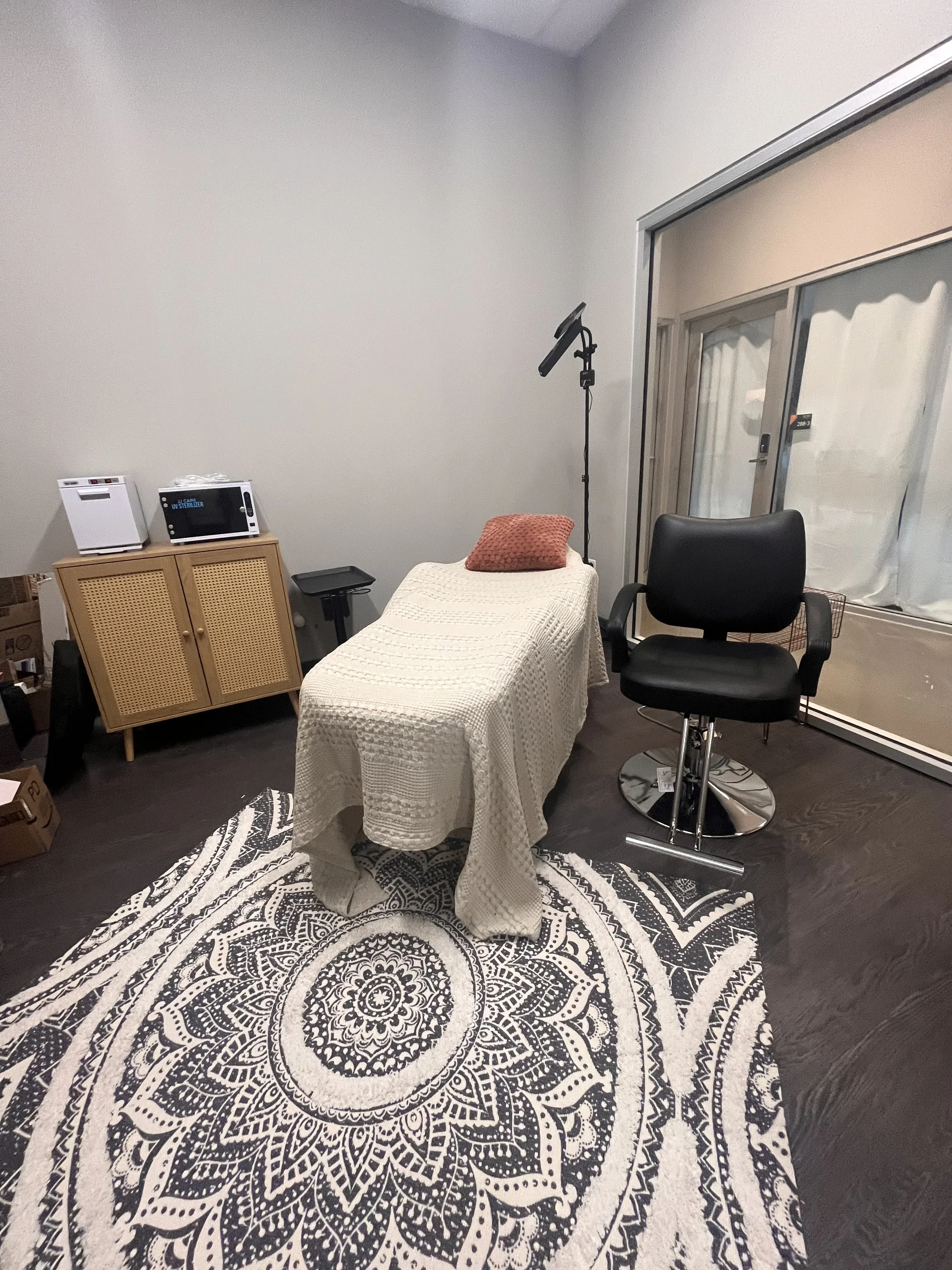 beauty-salon-suite-liberty-center.webp