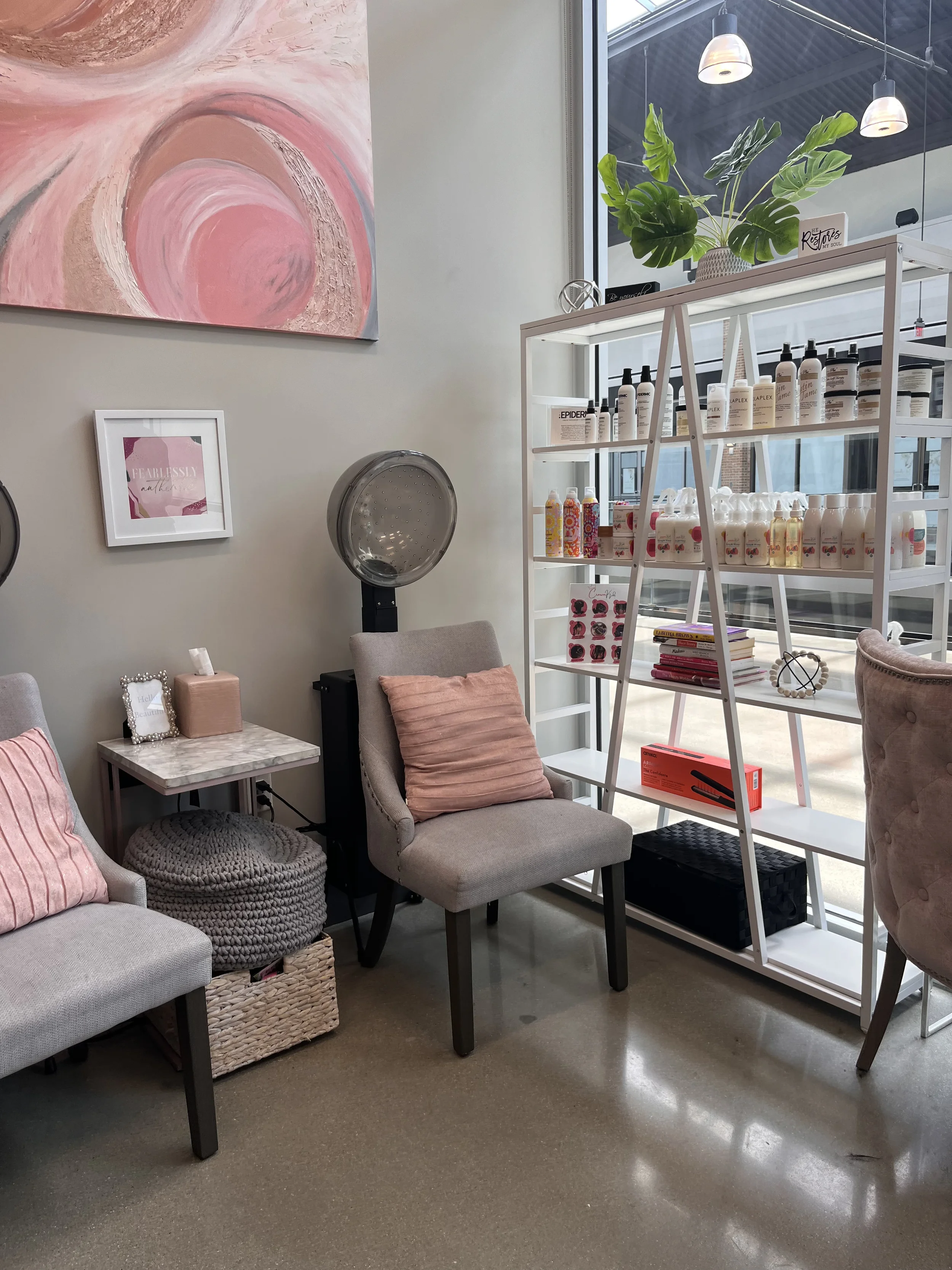 salon-studio-elevate-liberty-center.webp