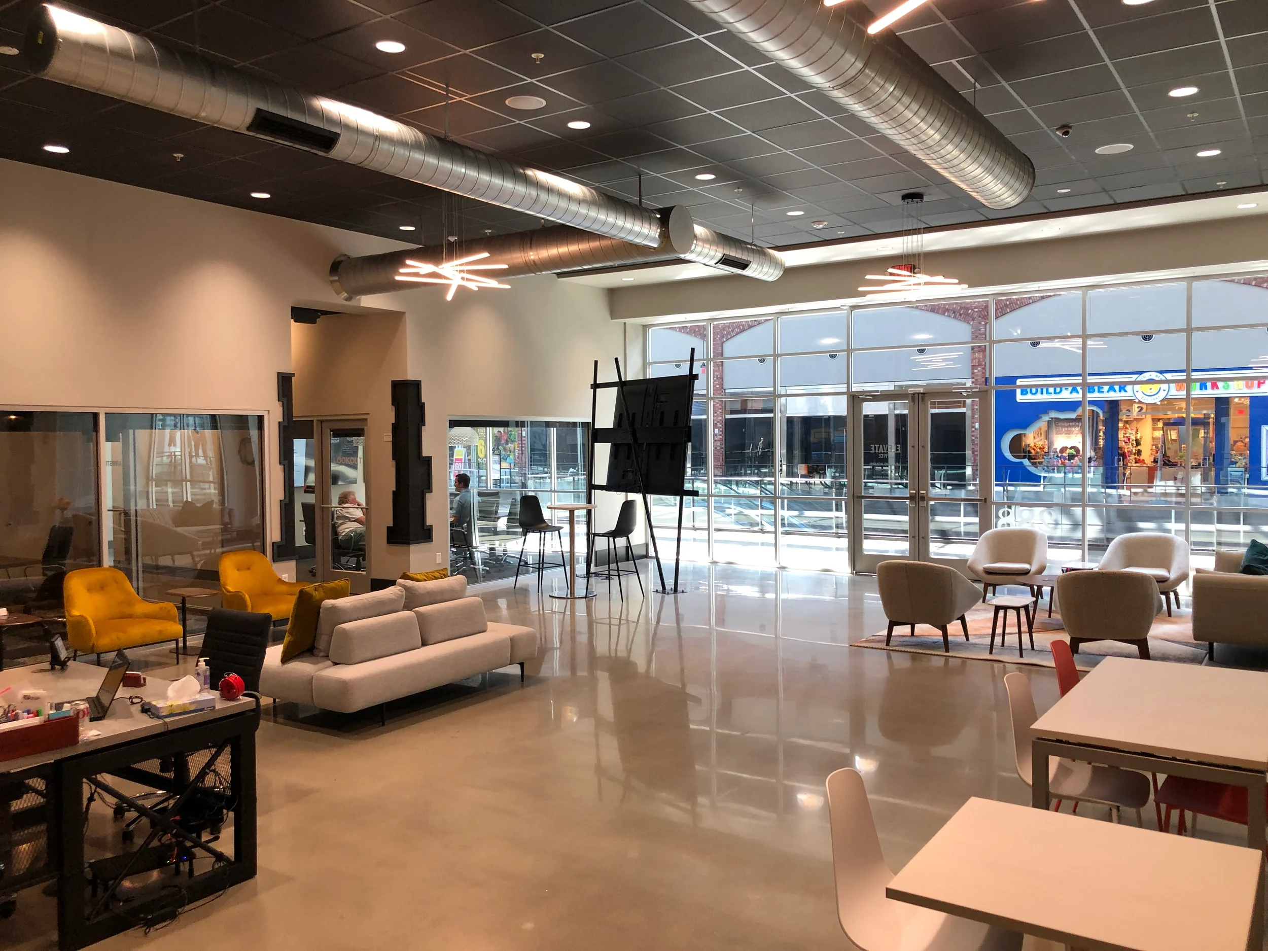 coworking-space_liberty_center.webp
