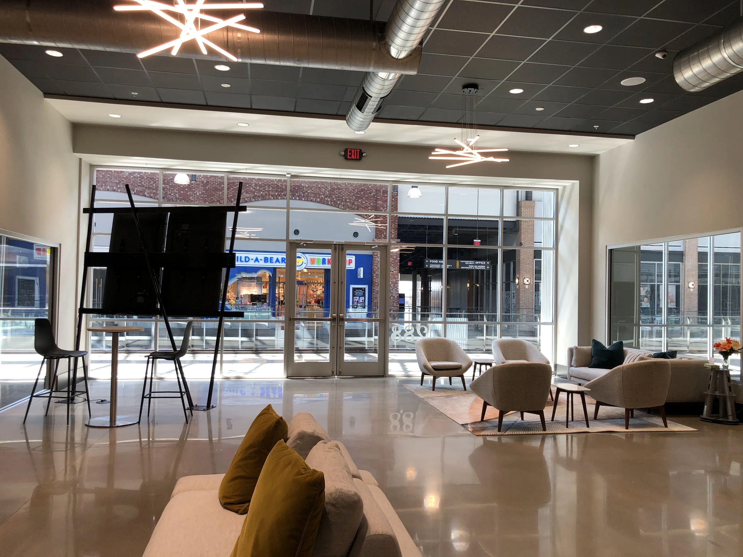 coworking-lobby-liberty-center.webp