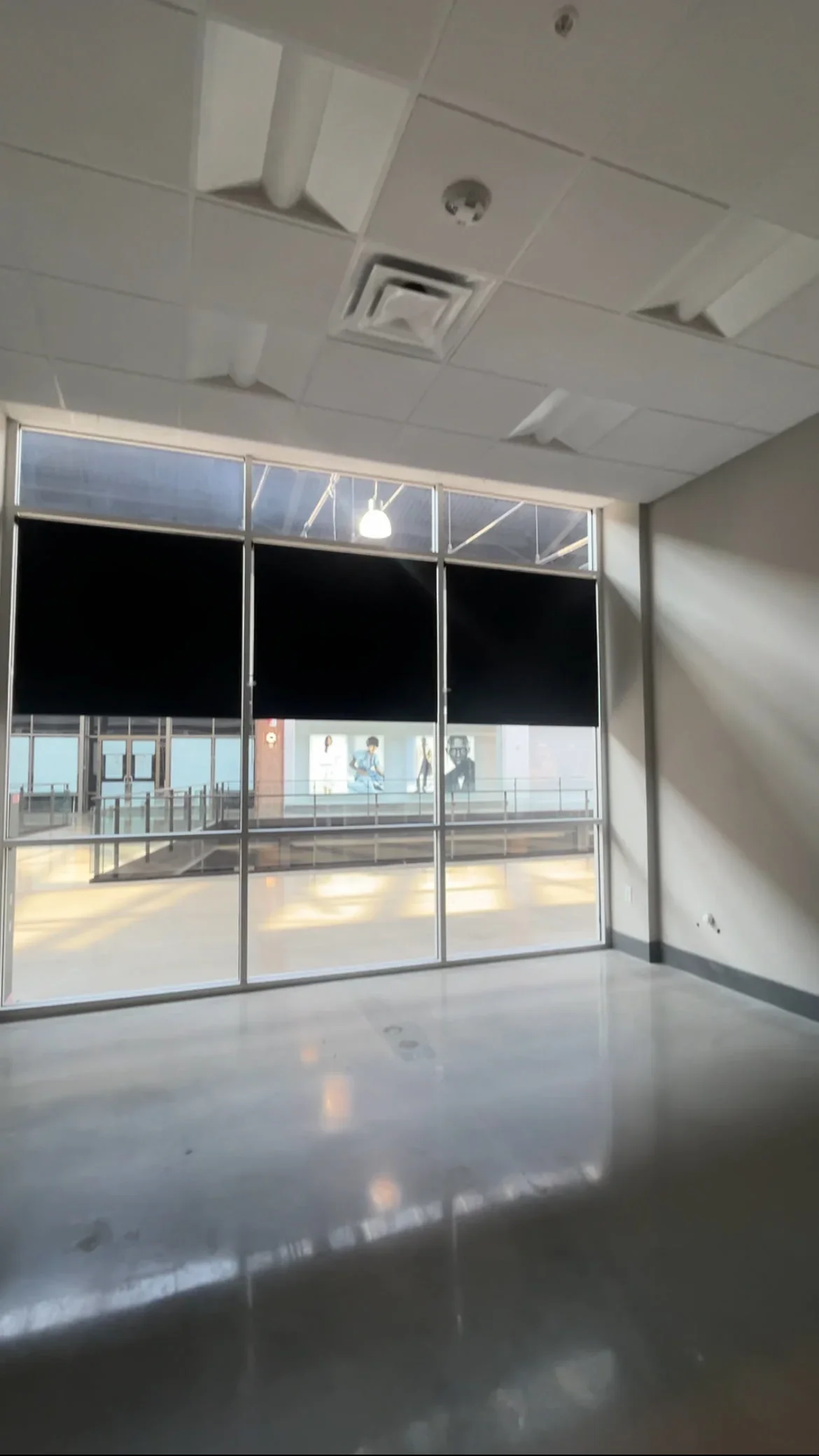 premium-salon-suite-liberty-center.webp