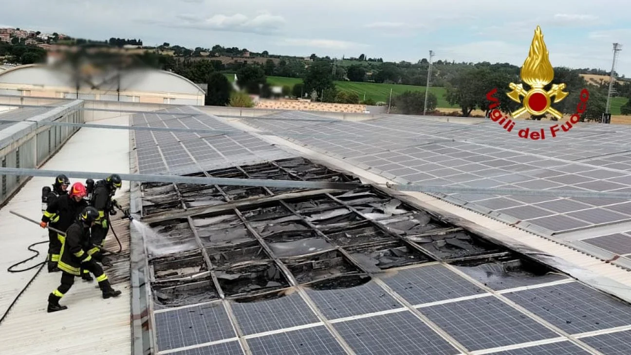 Incendio impianto fotovoltaico industriale.jpg