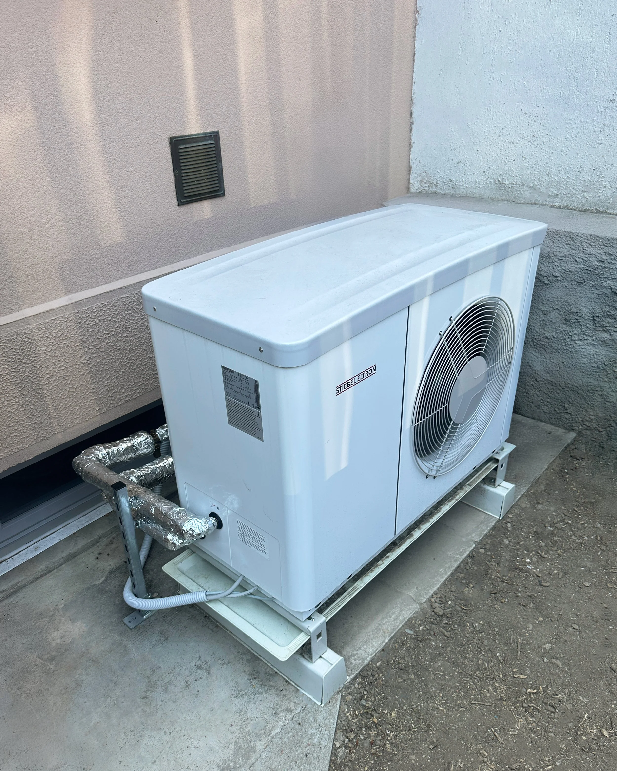 Pompa di calore aria-acqua 8 kW  + Accumulo ACS 300 L