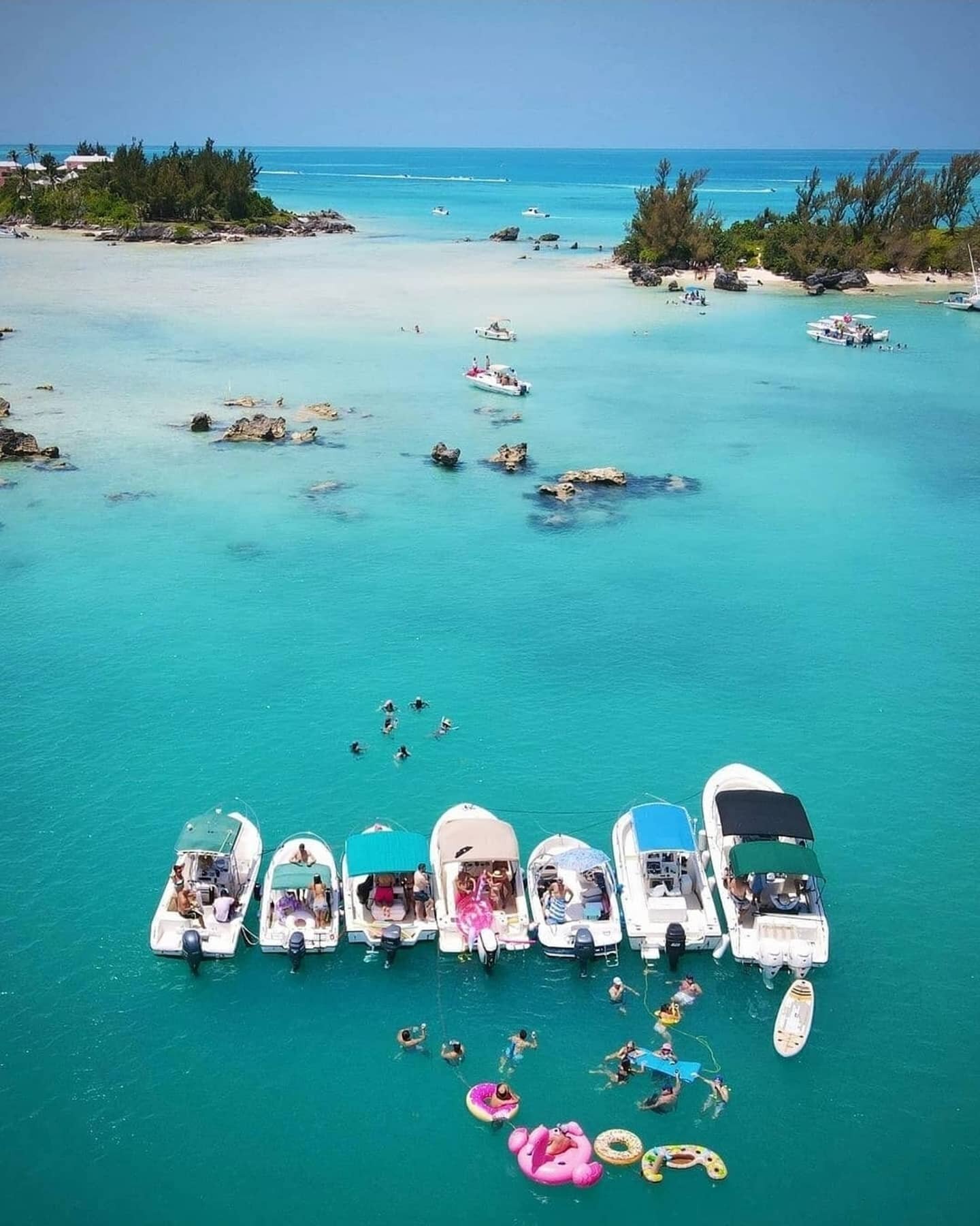 Bermuda summers are here! Photo by @expat_matt .
.
.
.
.
.
.
.
.
#bermuda #bermynet #turquoisewater #travelgram #wanderers #travellers #explorers #island #islandlife #explore #wanderlust #paradise #doyoutravel #bermudatriangle #instatravel #earthgall