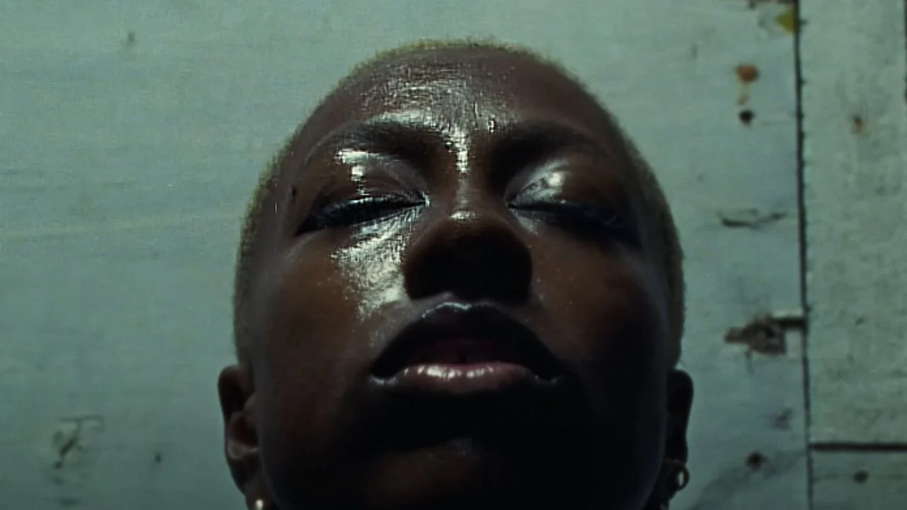 Creative recording artist anaiis shares music video for new single “Deus Deus”