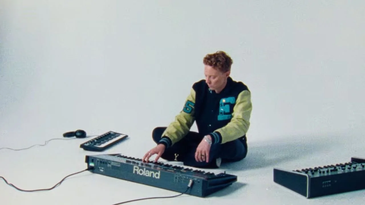 La Roux shares creative music video for Vibrant new single “Babyline”