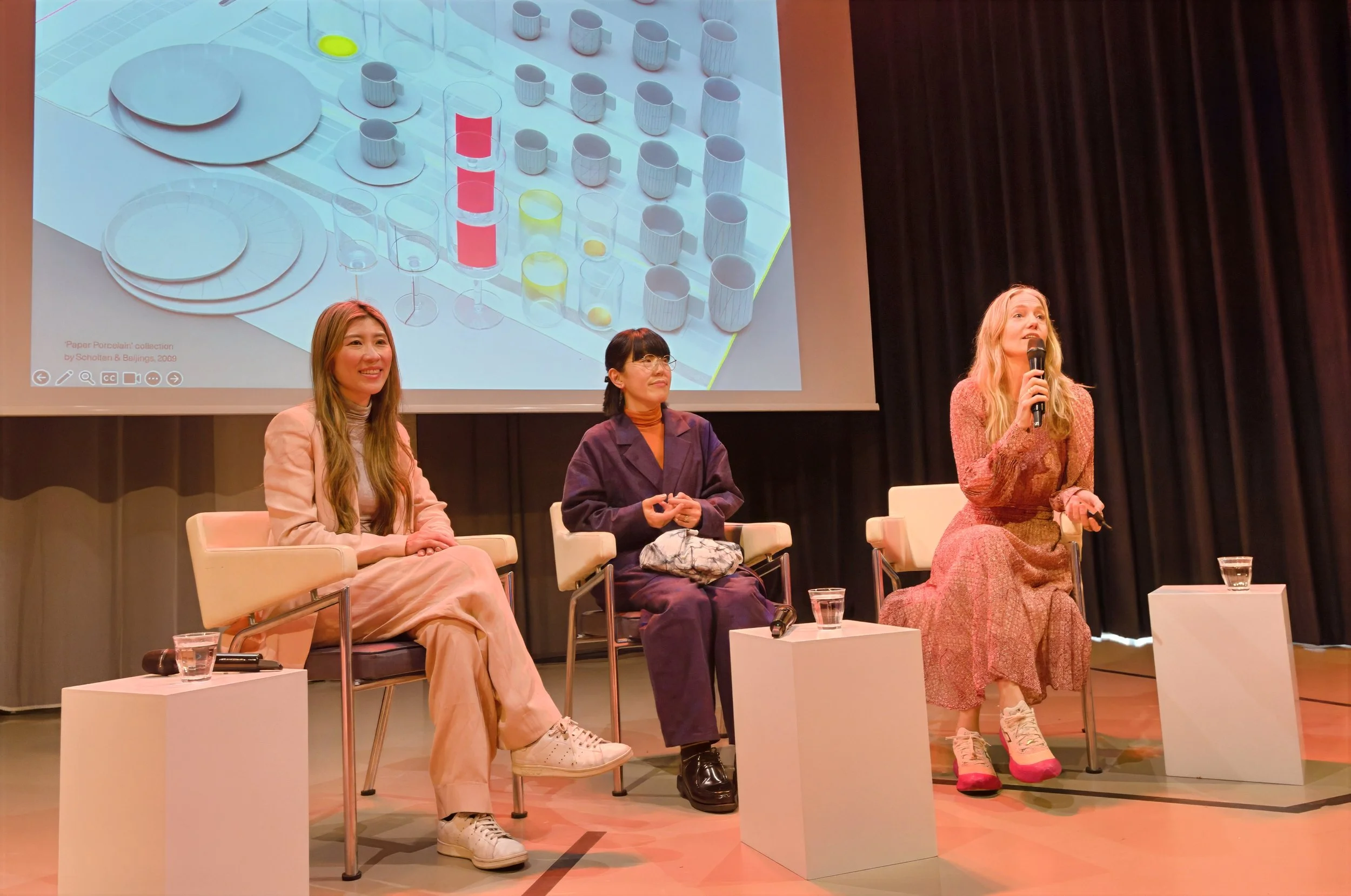 Inspiration talk : Beyond the Bridge A Narrative of Japanese Crafts and Dutch Design
by Carole Baijings & Yumiko Hoya & Emiko Chujo