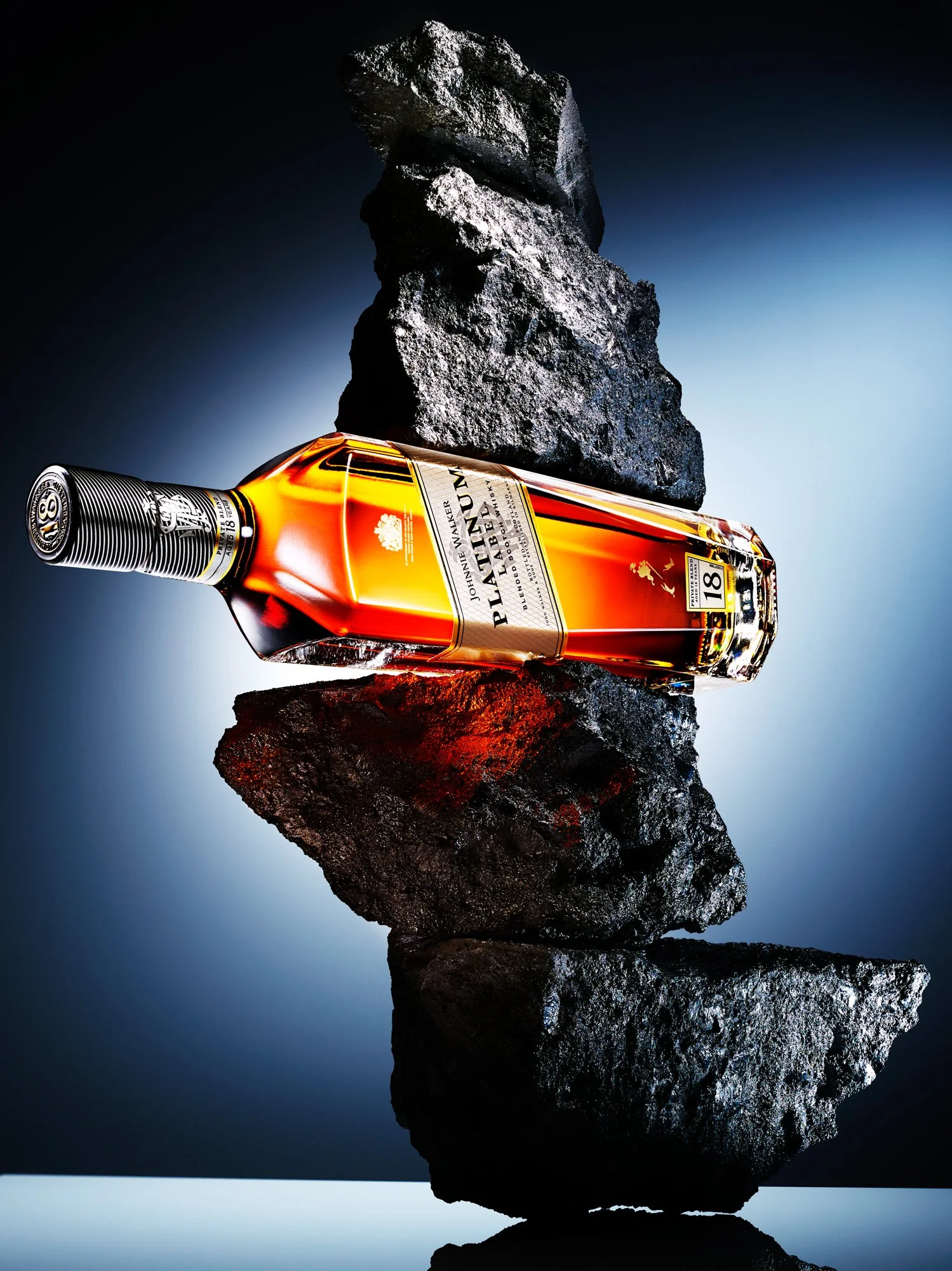 AKIRA_WHISKY_JOHNNIE WALKER PLATINUM 18_ROCK_STUCK UP_CONTACT.jpg