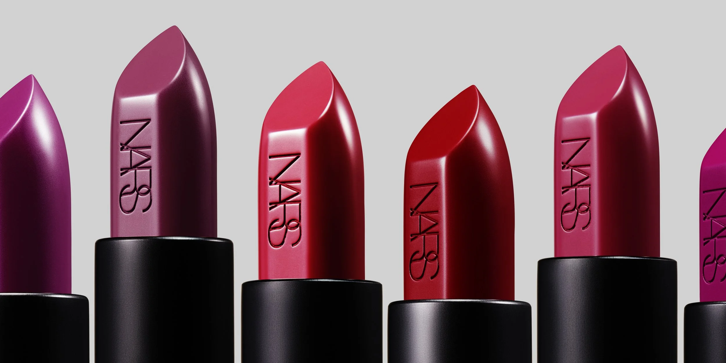 2021_12_COMMERCIAL_NARS_COSMETICS_LIP_AUDACIOUS_GROUP_CONTACT_2.jpg