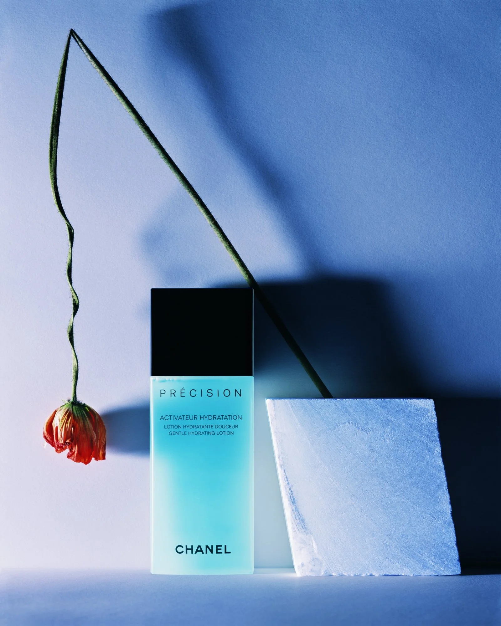 COSMETIC_CHANEL_PRECISION_BLUE_CONTACT.jpg