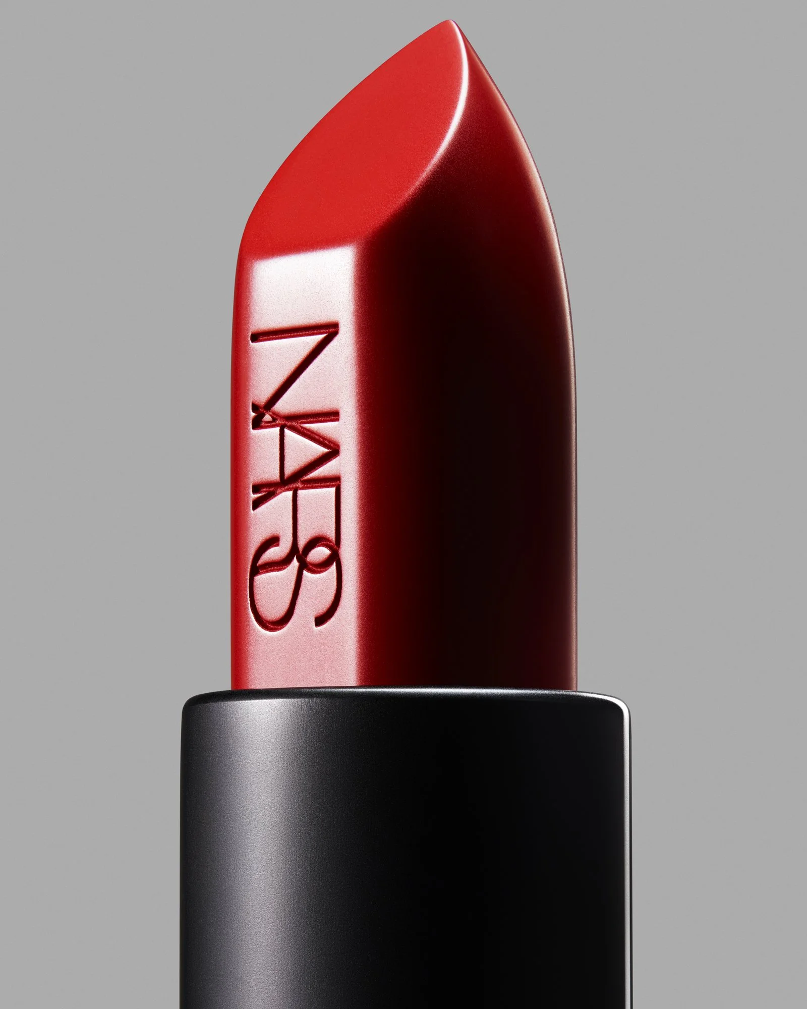 2021_12_COMMERCIAL_NARS_COSMETICS_LIP_AUDACIOUS_SINGLE_CONTACT.jpg